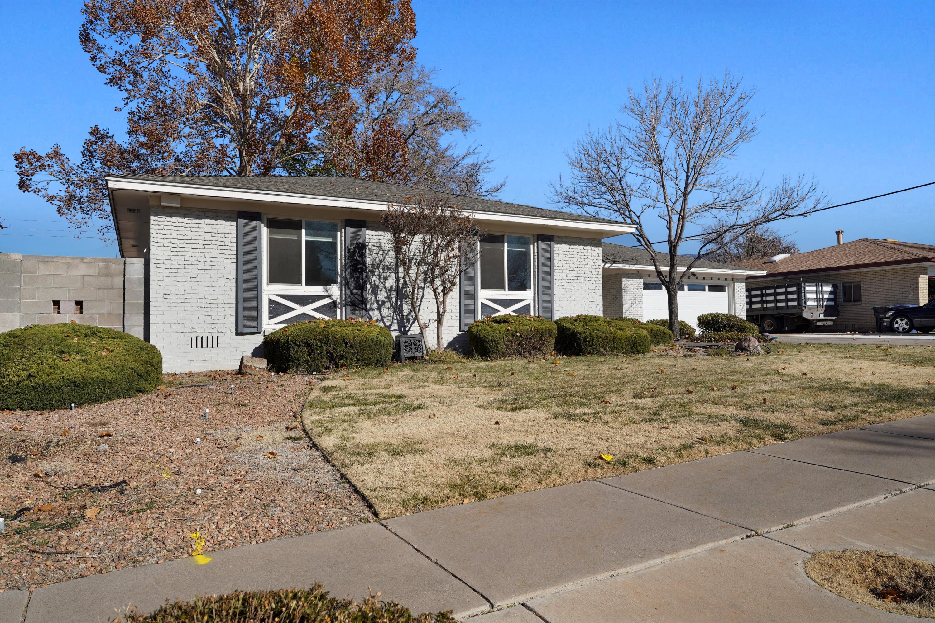 7513 Gladden Avenue NE