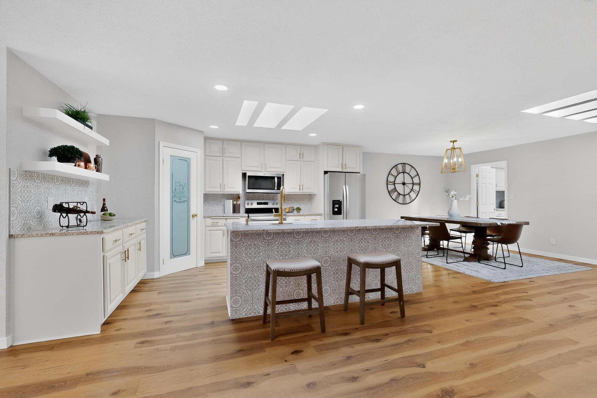 3019 Colonnade Court NW