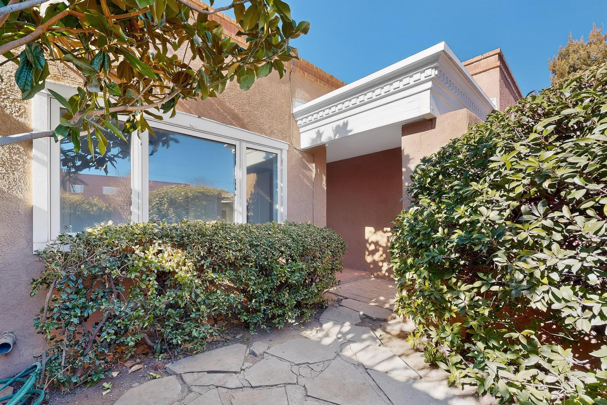 3019 Colonnade Court NW