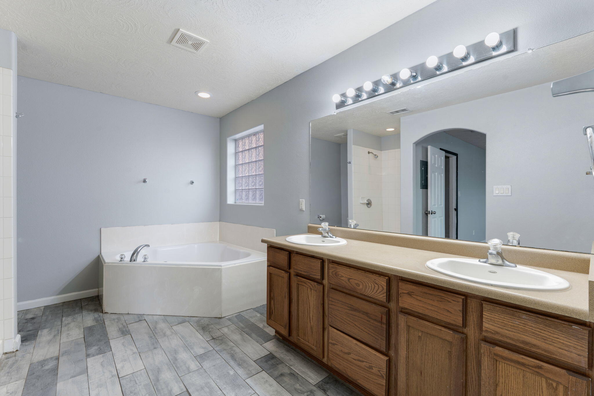 6847 Calle Cielo Avenue SW