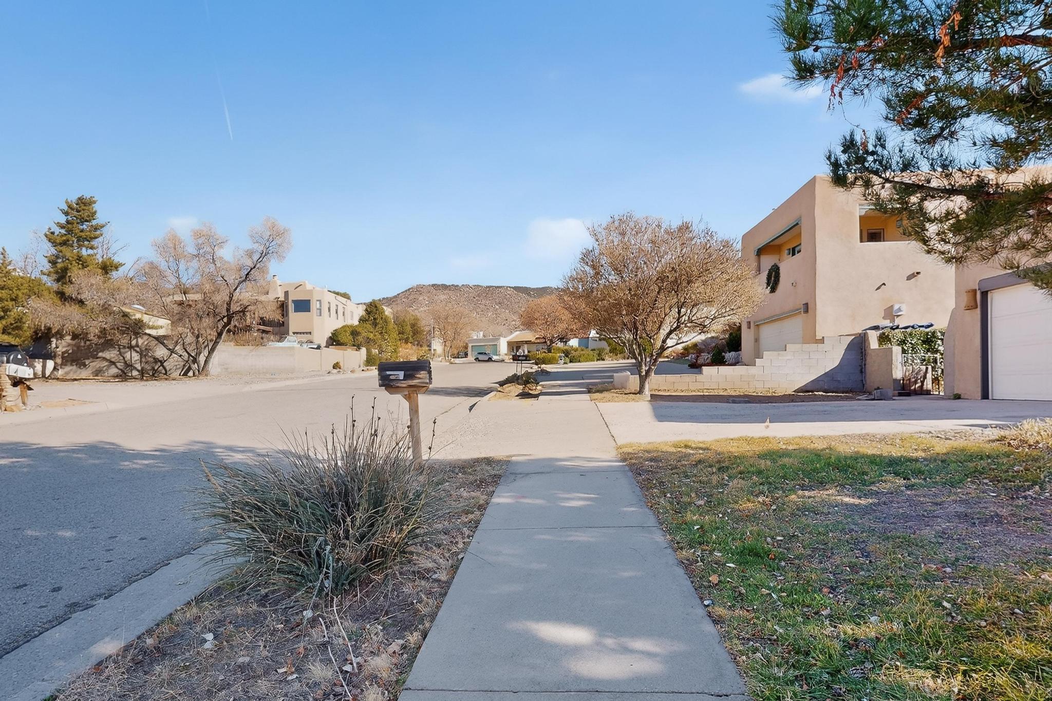 13012 Calle De Sandias NE