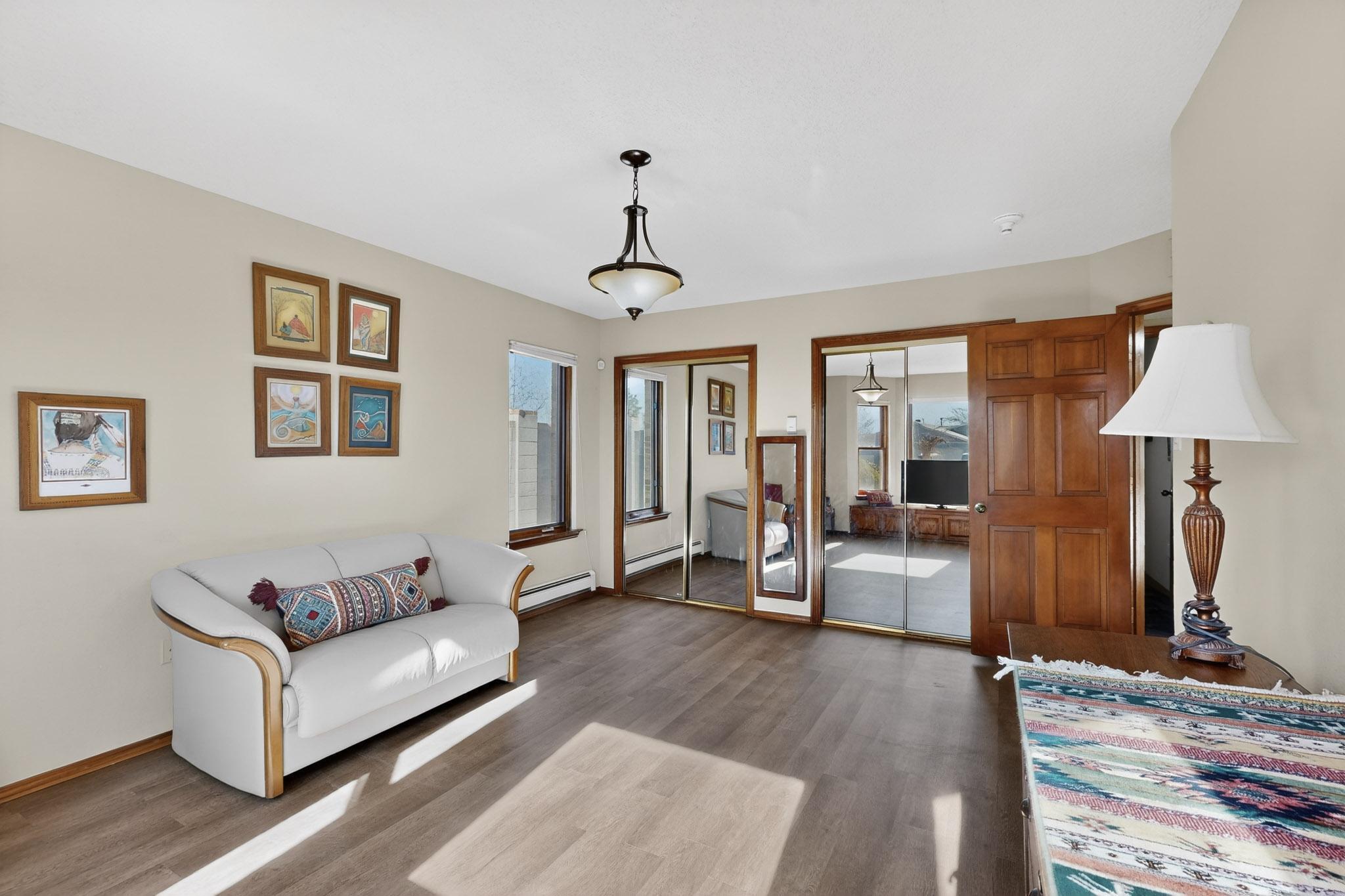 1323 Crestview Drive SW