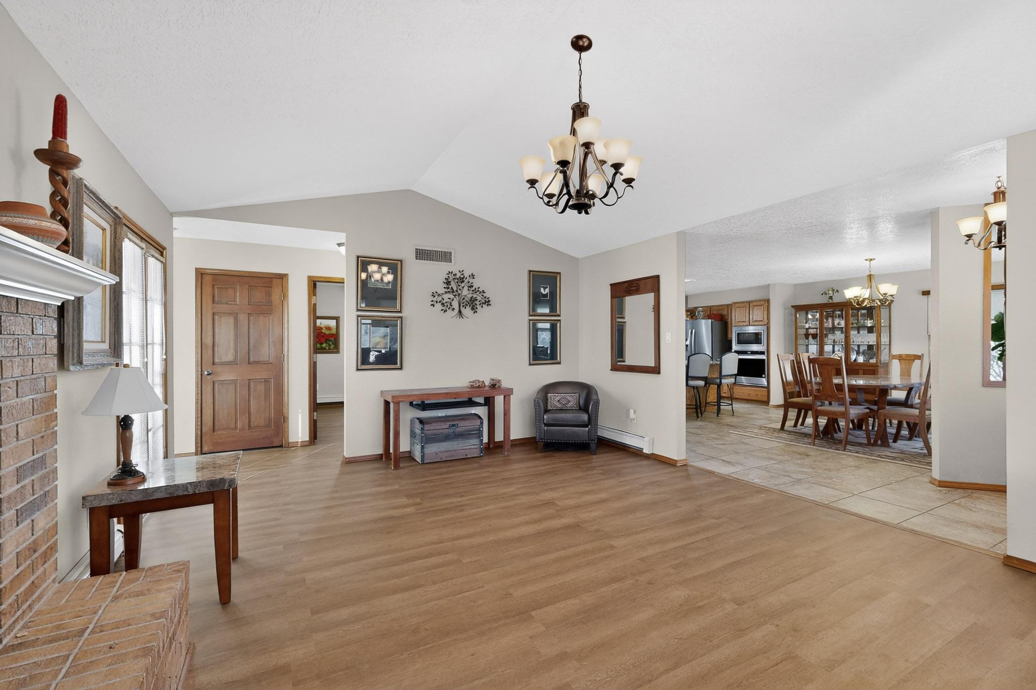 1323 Crestview Drive SW