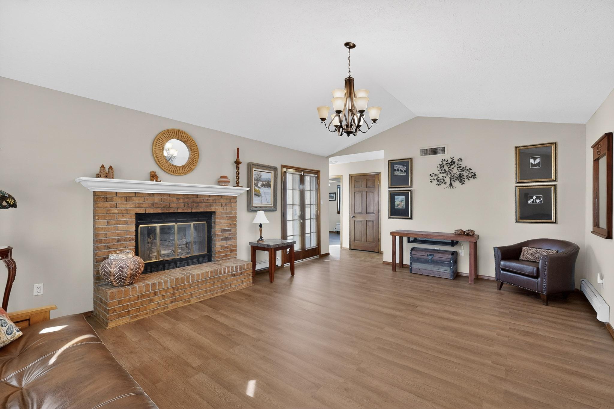 1323 Crestview Drive SW