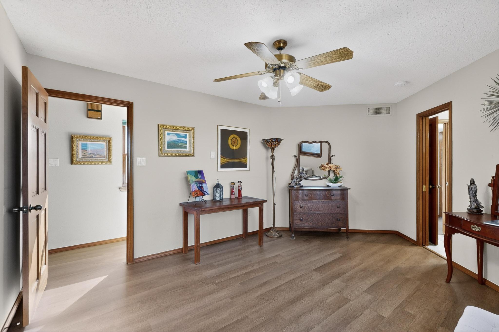 1323 Crestview Drive SW