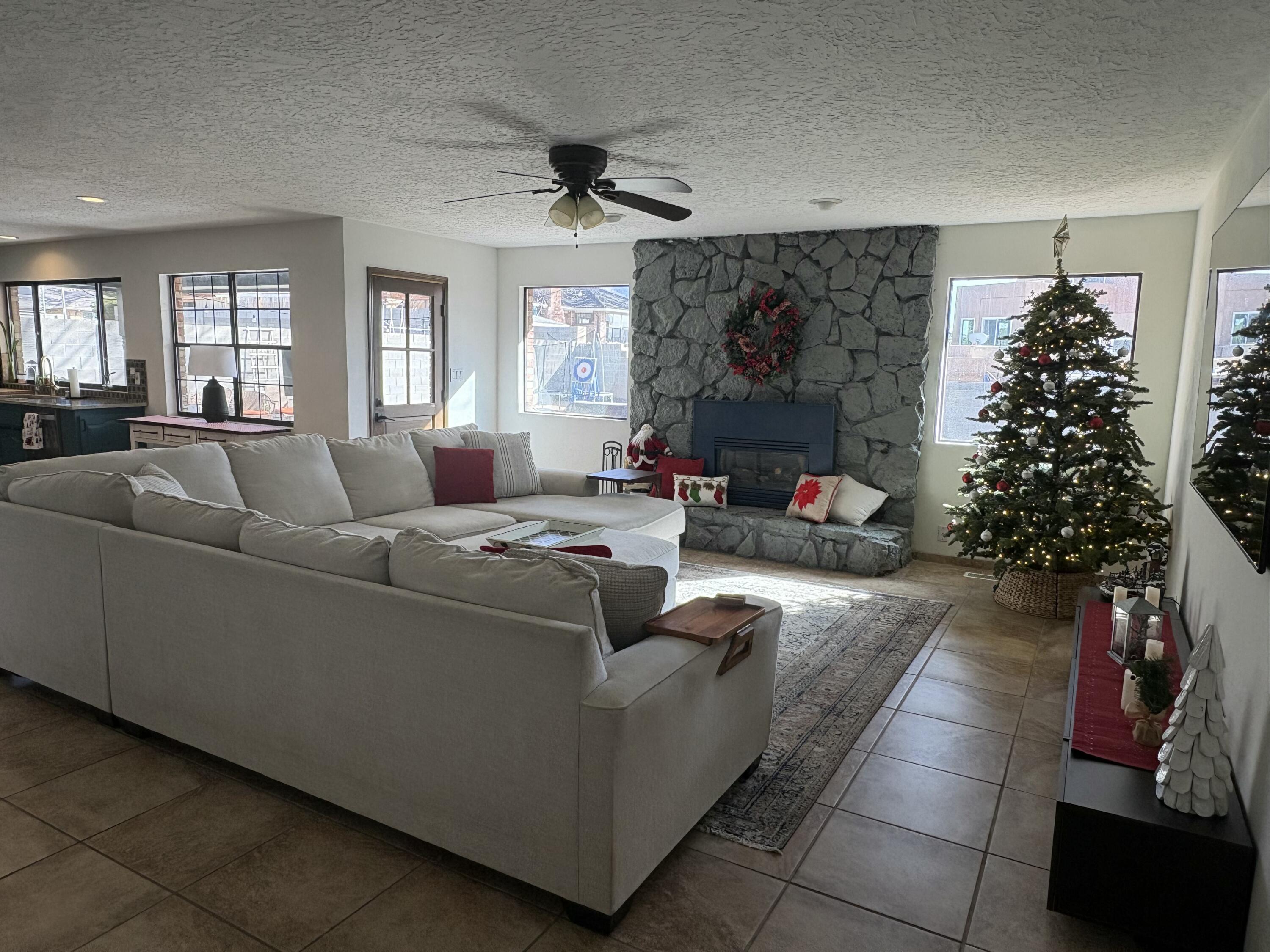 8900 CAMINITO Drive NE