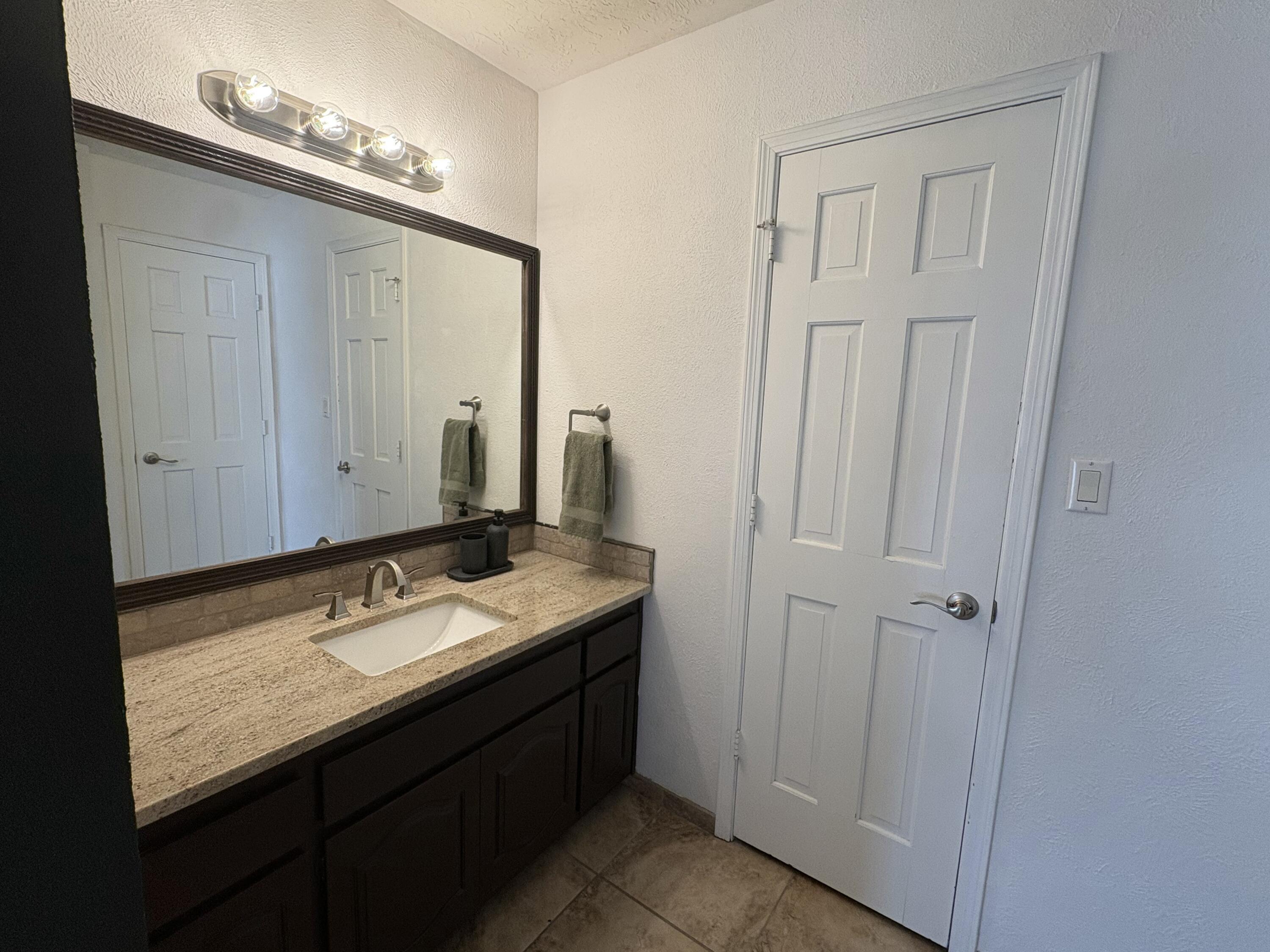 8900 CAMINITO Drive NE