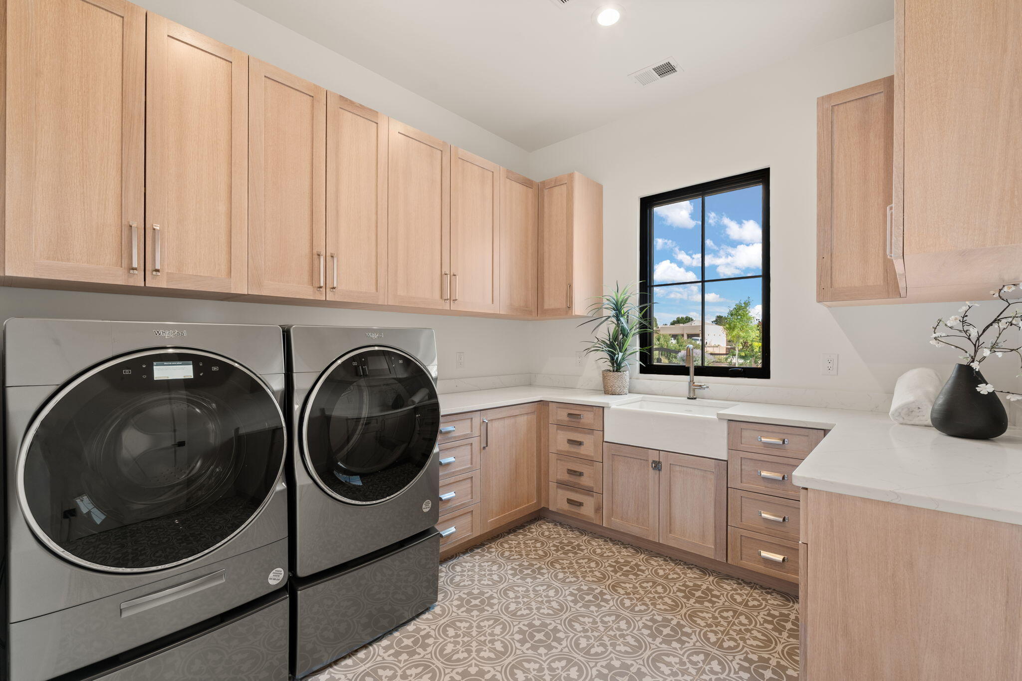 8601 Beverly Hills Avenue NE