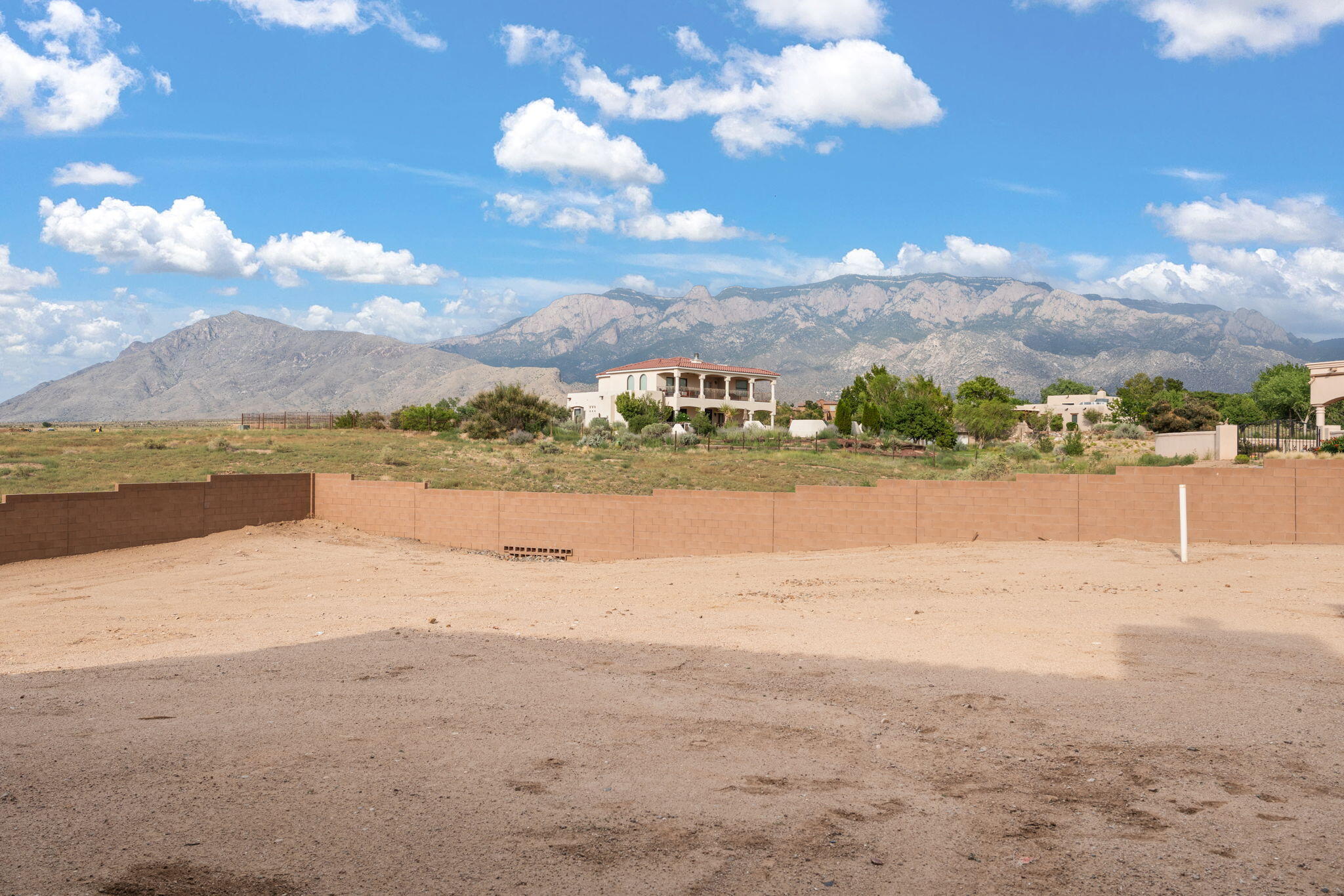 8601 Beverly Hills Avenue NE