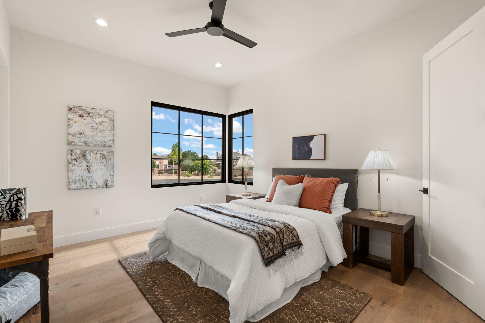 8601 Beverly Hills Avenue NE