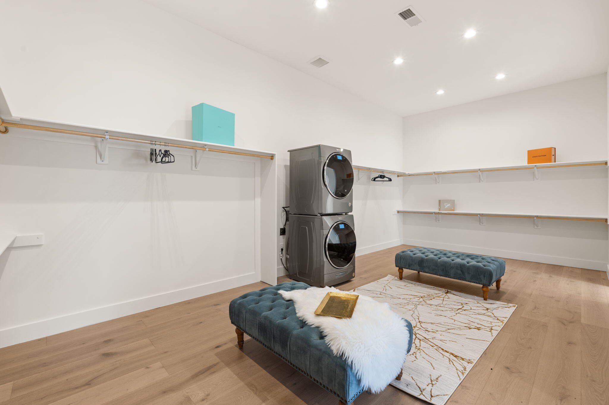 8601 Beverly Hills Avenue NE