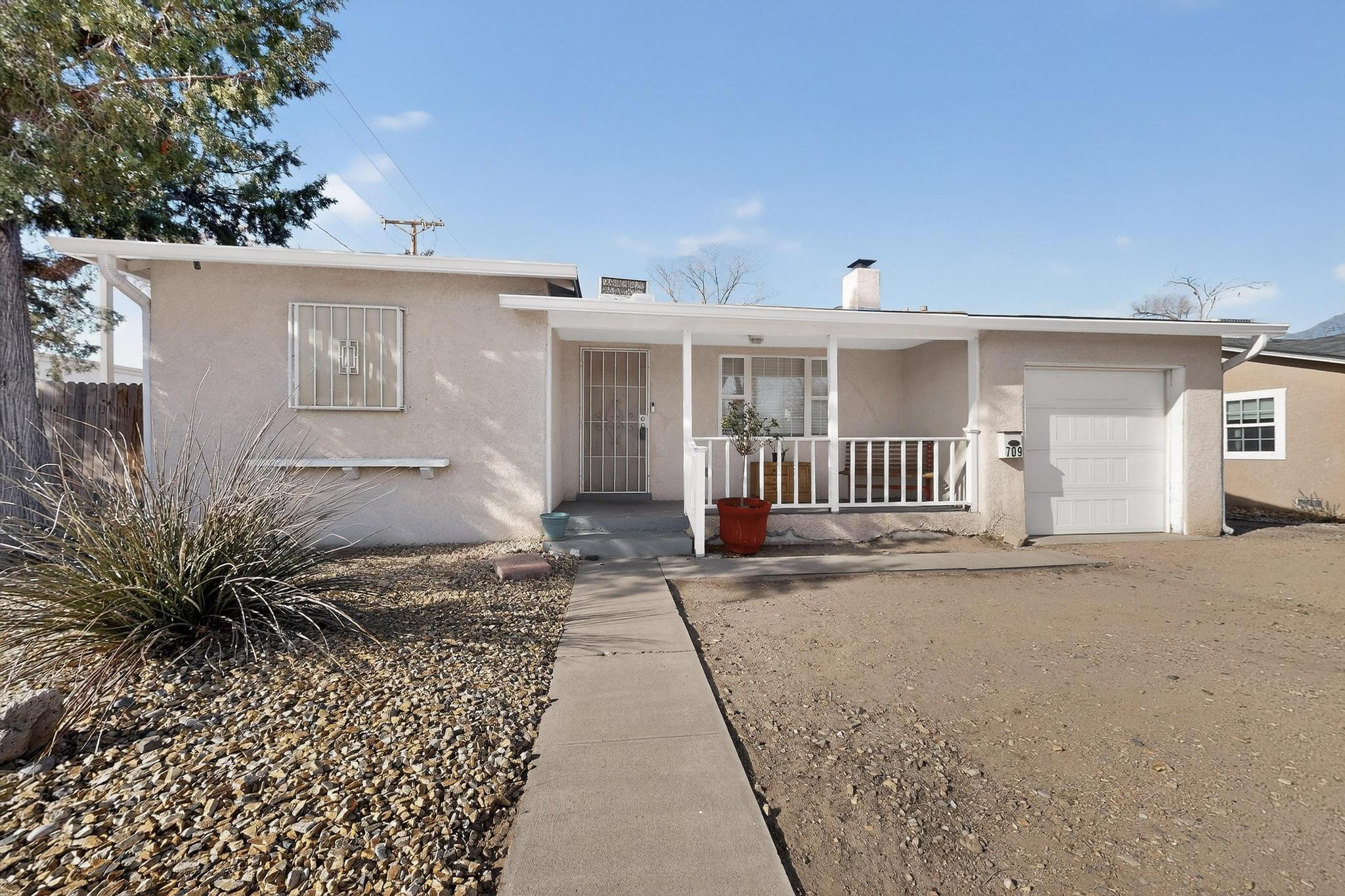 709 Carlisle Boulevard NE