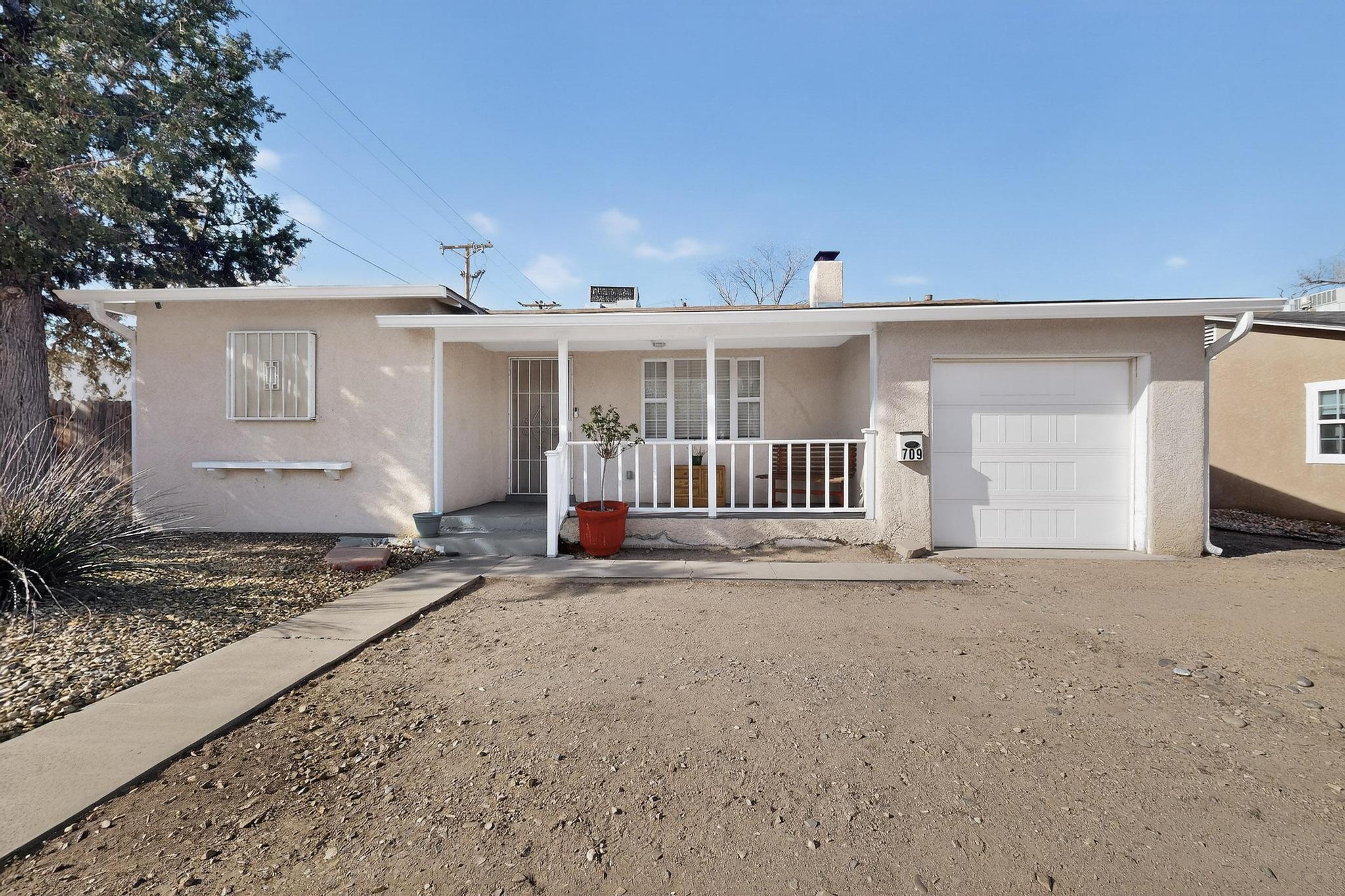 709 Carlisle Boulevard NE