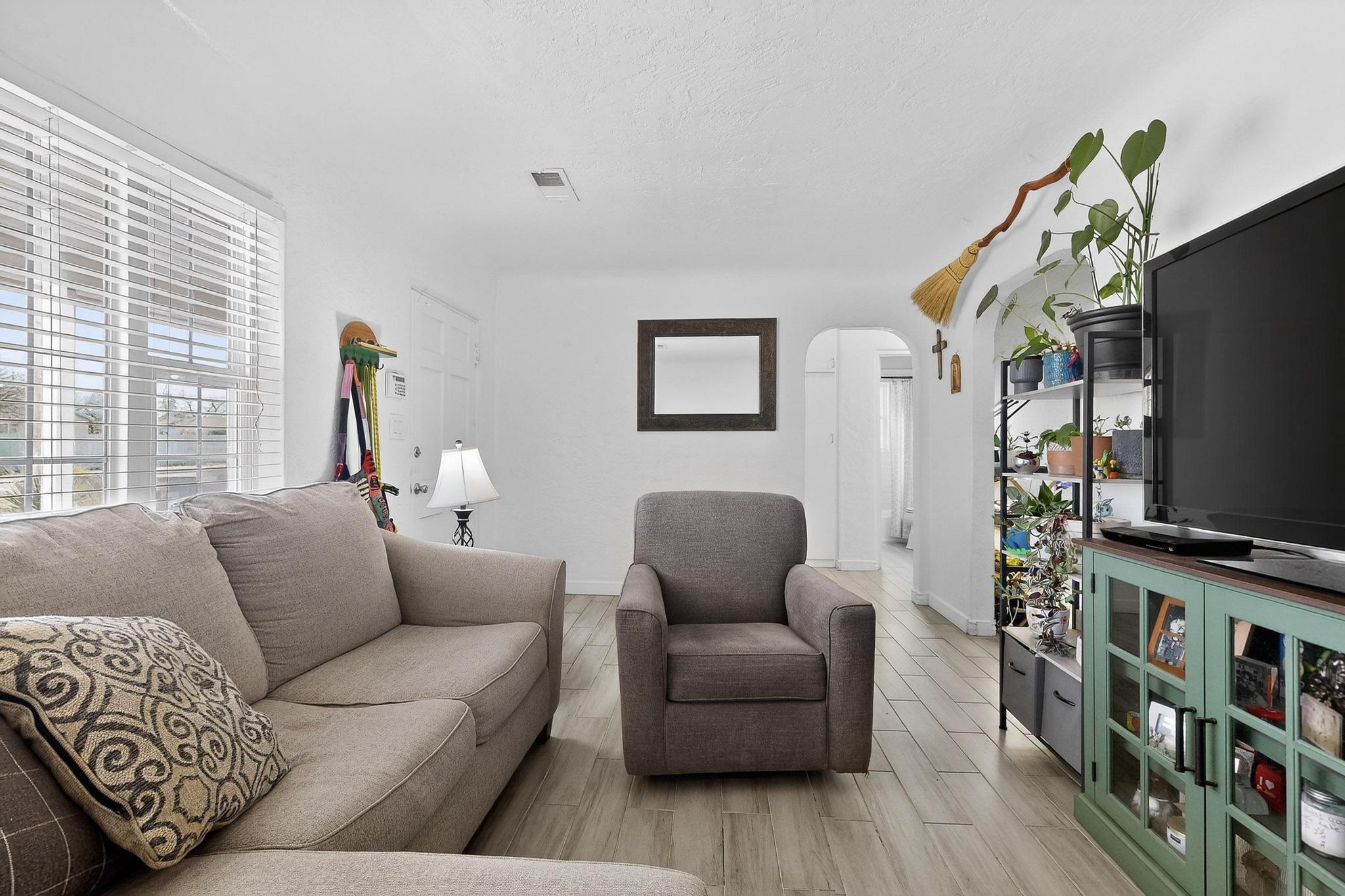 709 Carlisle Boulevard NE