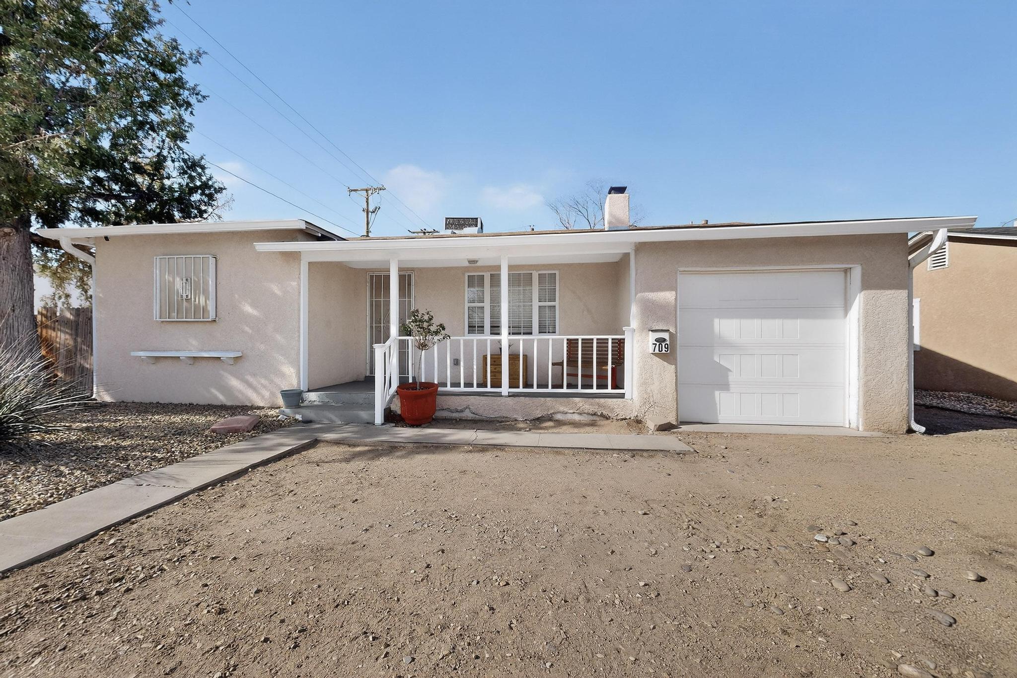 709 Carlisle Boulevard NE