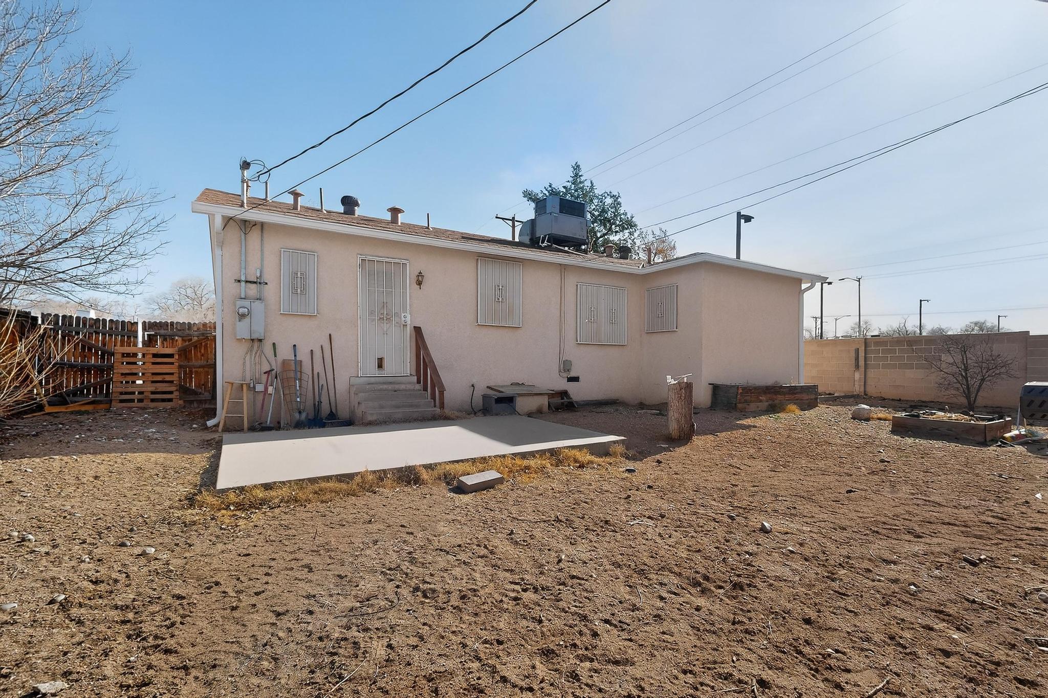 709 Carlisle Boulevard NE