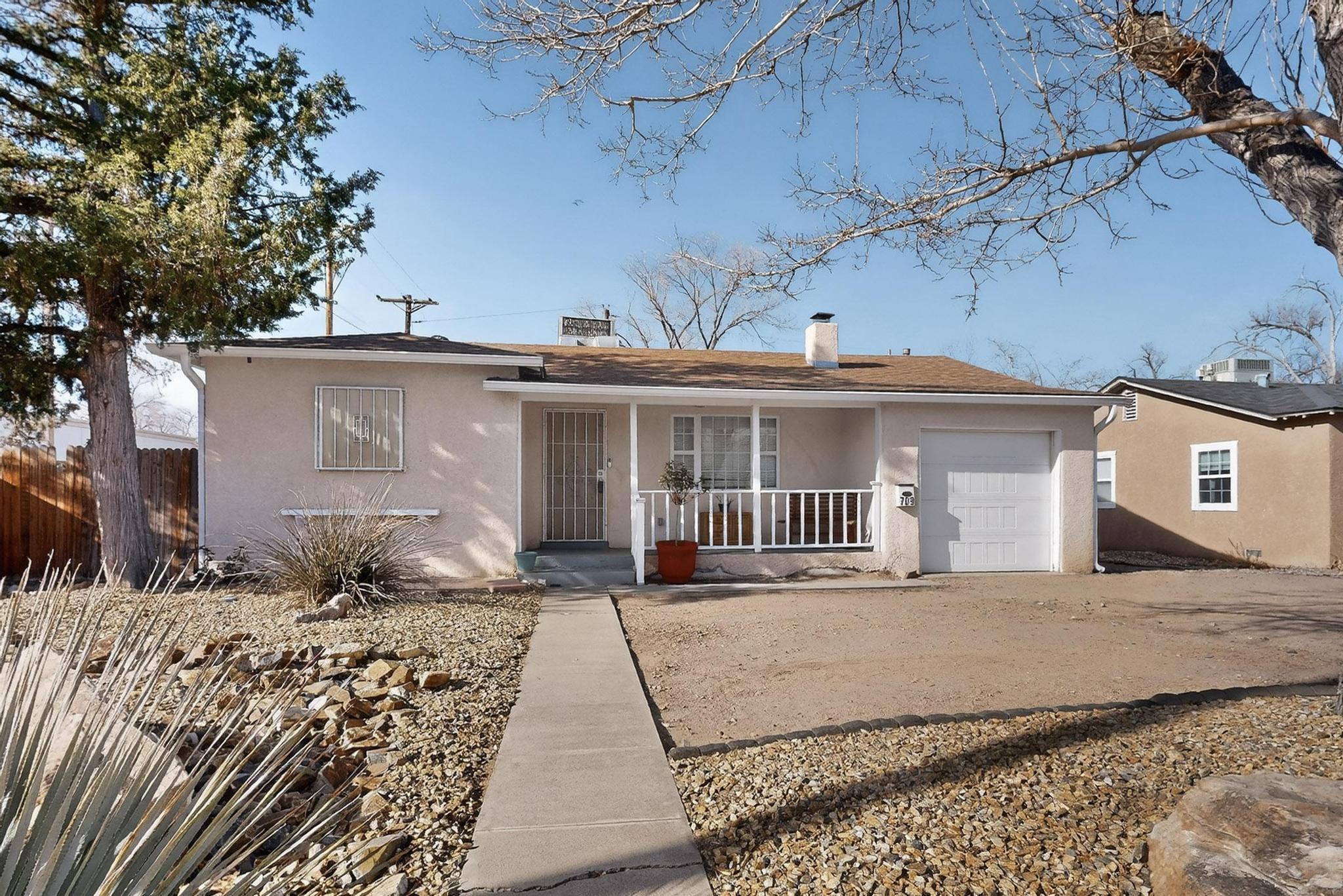 709 Carlisle Boulevard NE