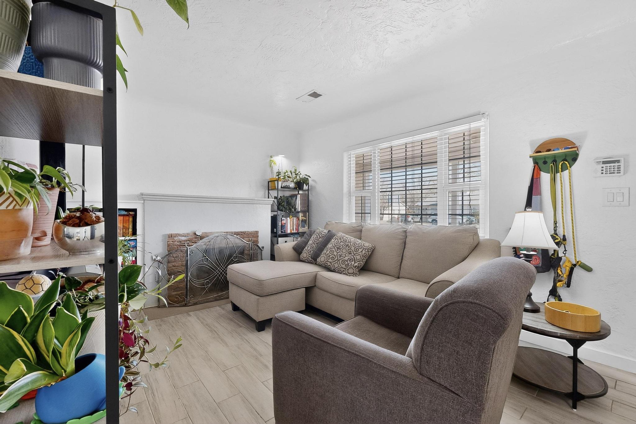 709 Carlisle Boulevard NE