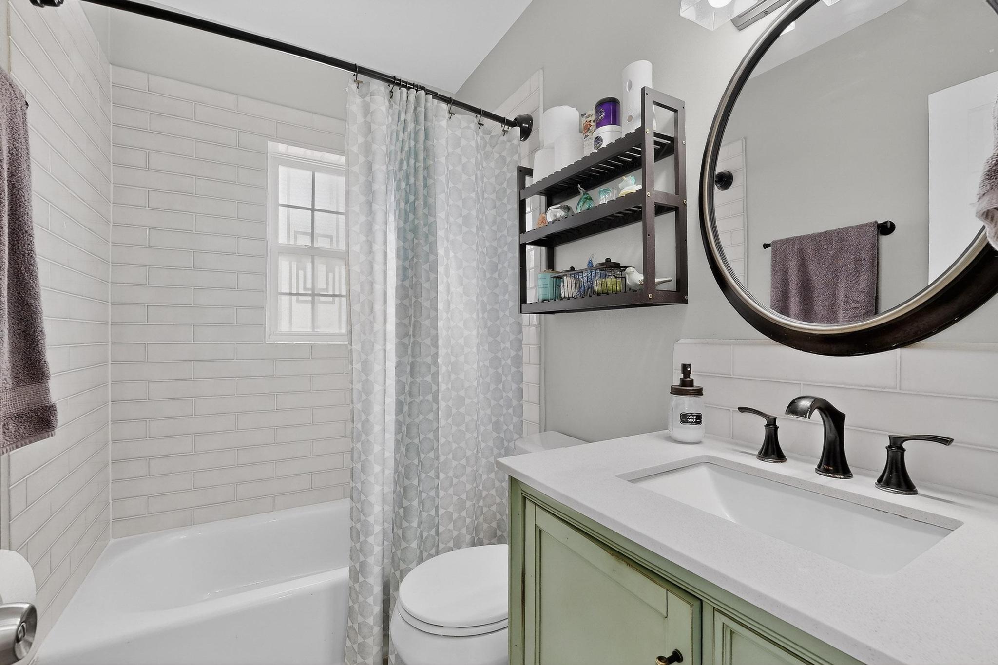 709 Carlisle Boulevard NE