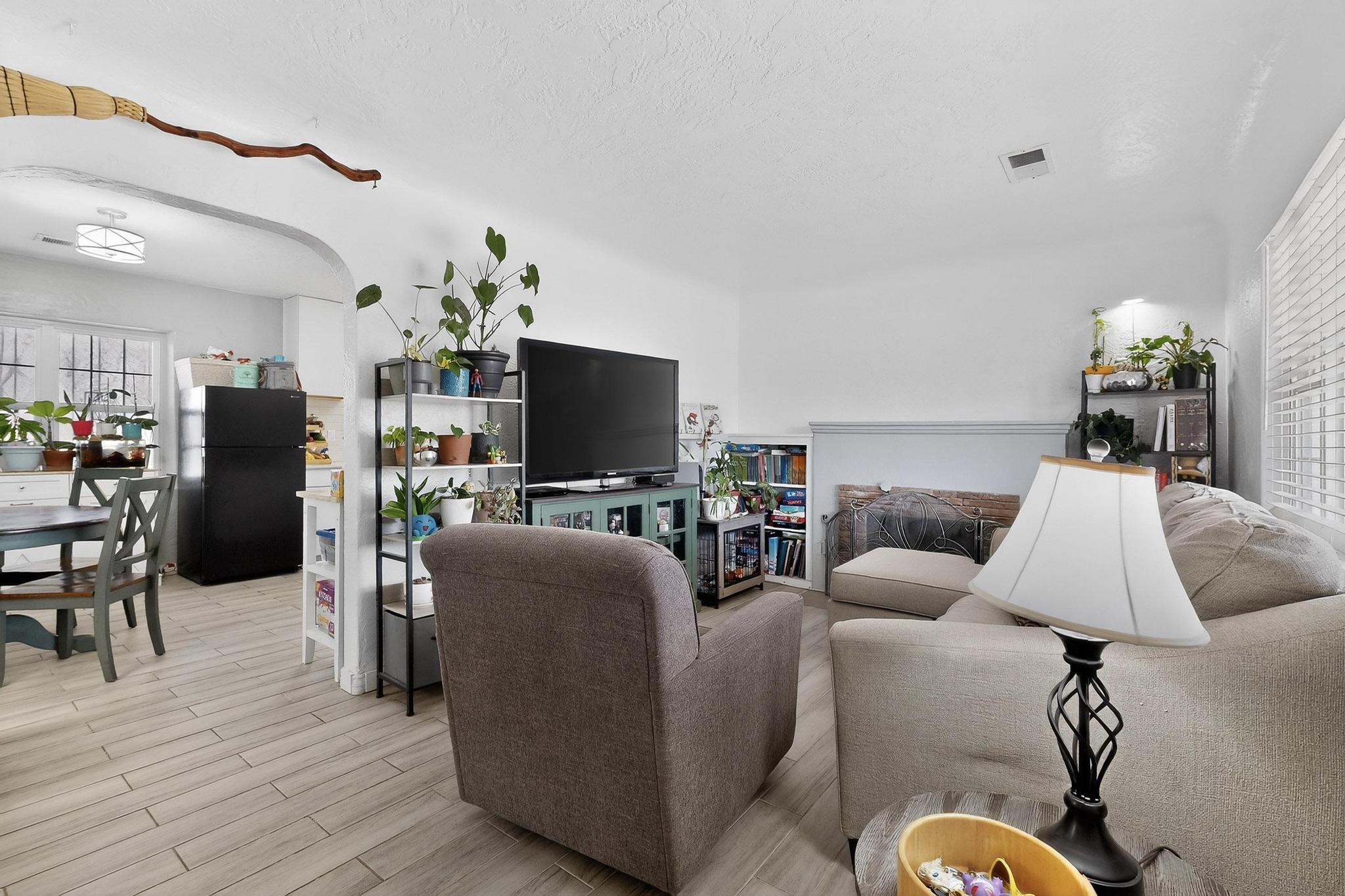 709 Carlisle Boulevard NE