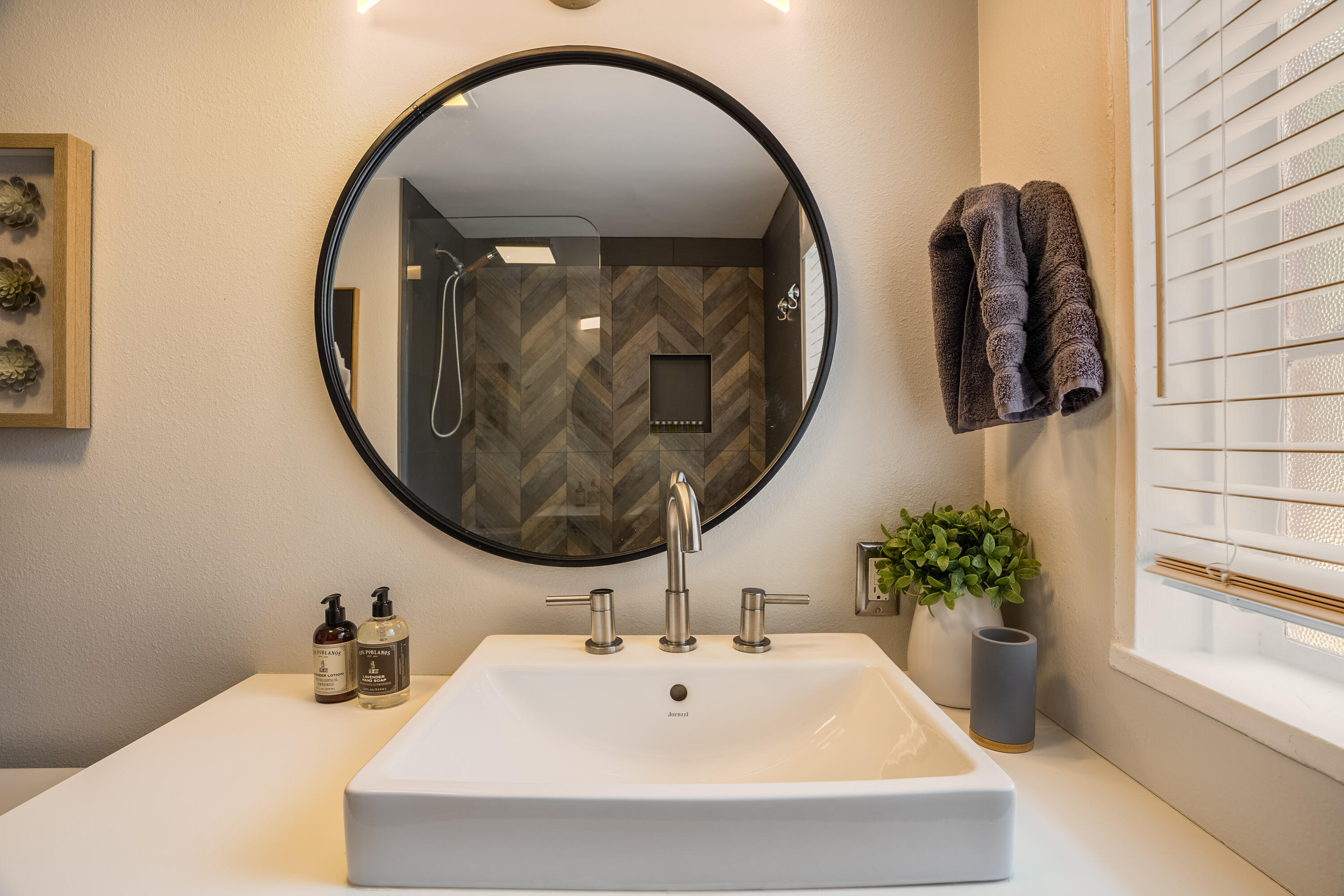 3400 Dellwood Court NE