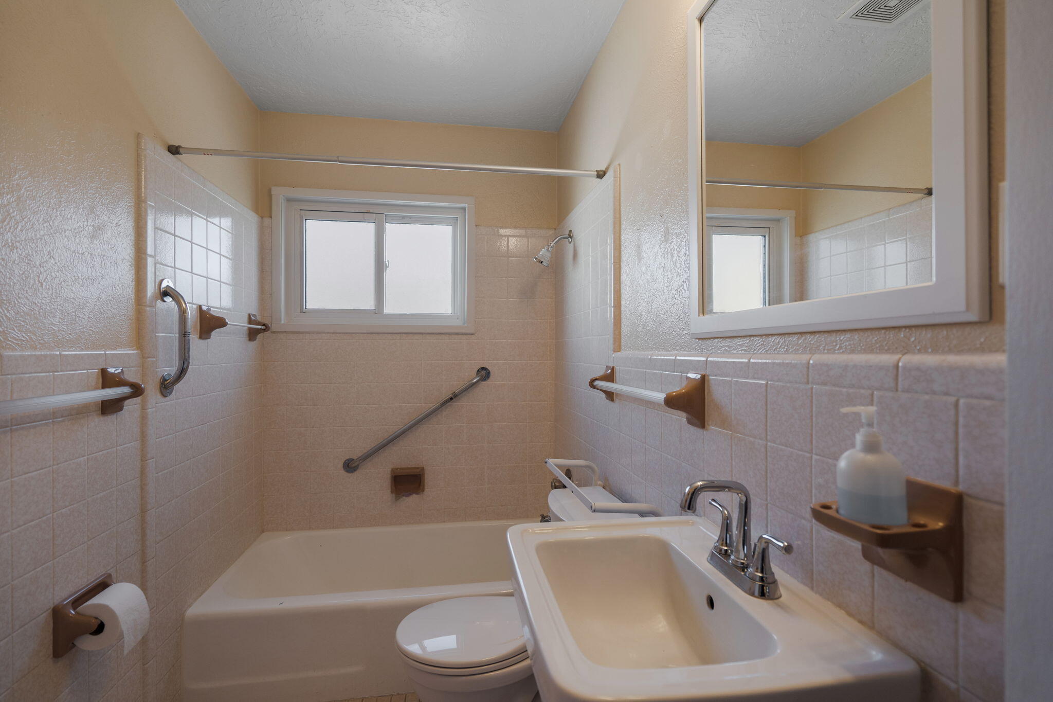 1612 Wisconsin Street NE