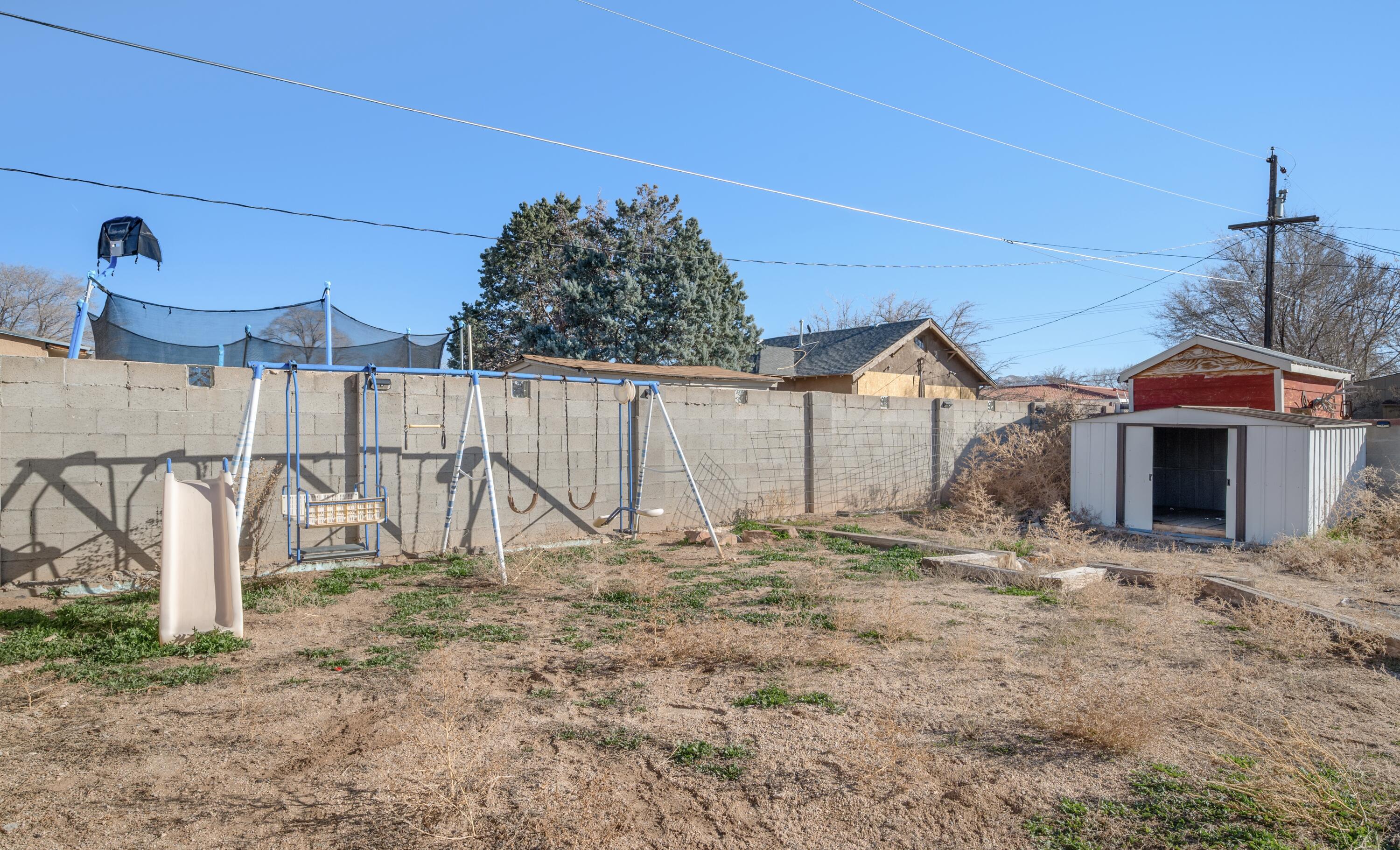 232 Shirley Street NE