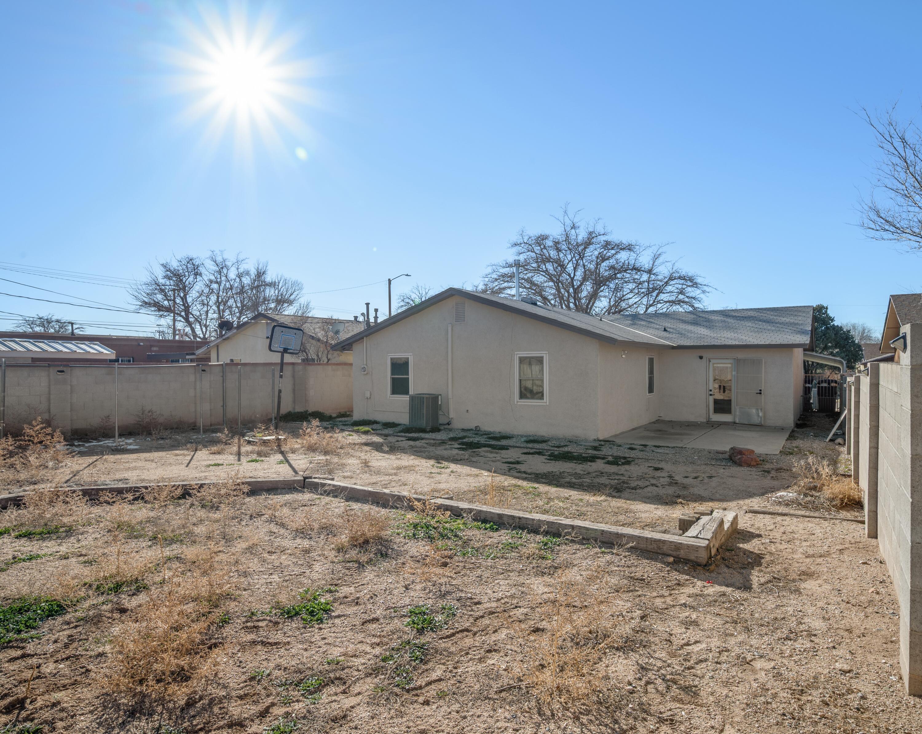 232 Shirley Street NE