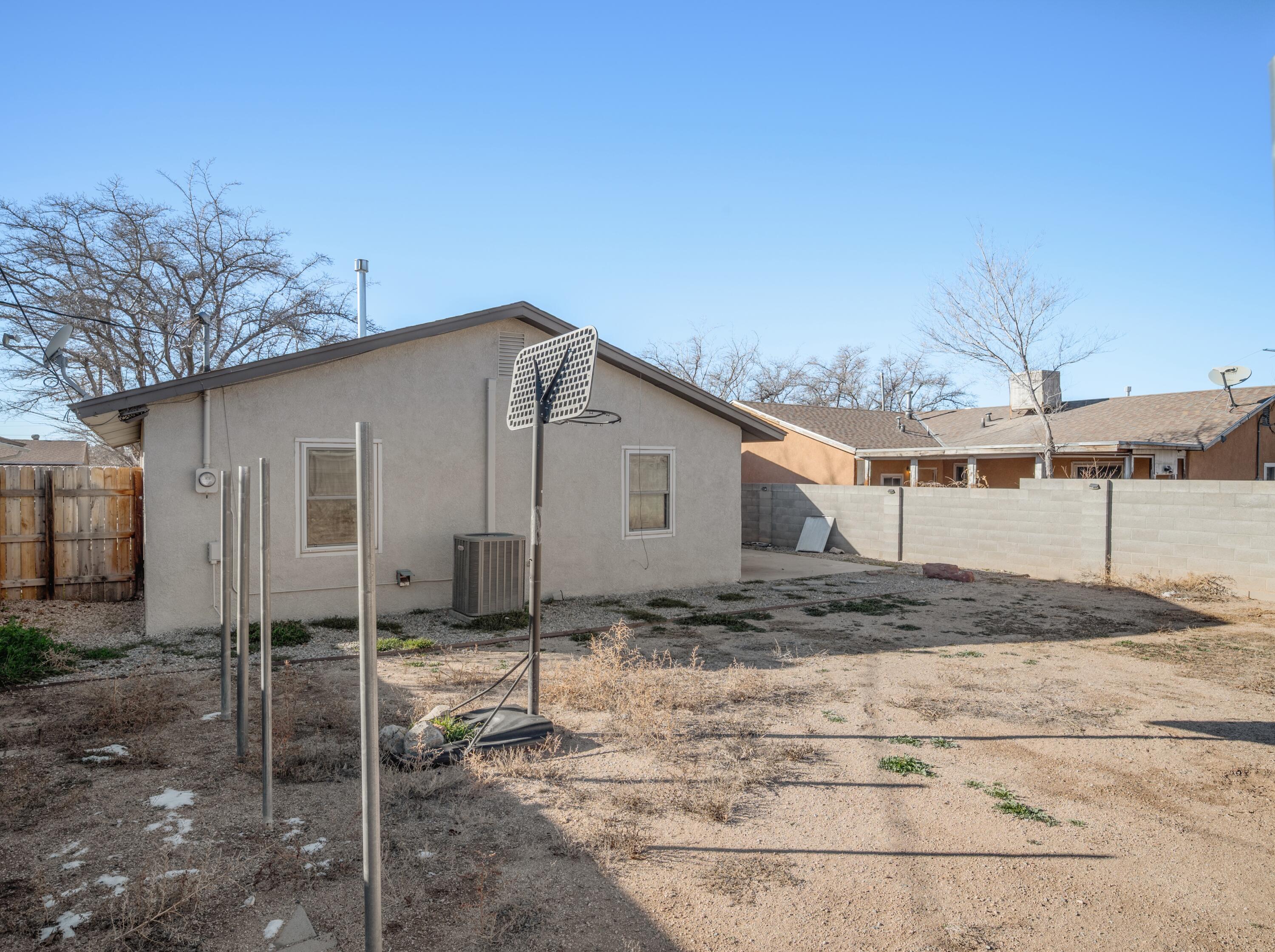 232 Shirley Street NE