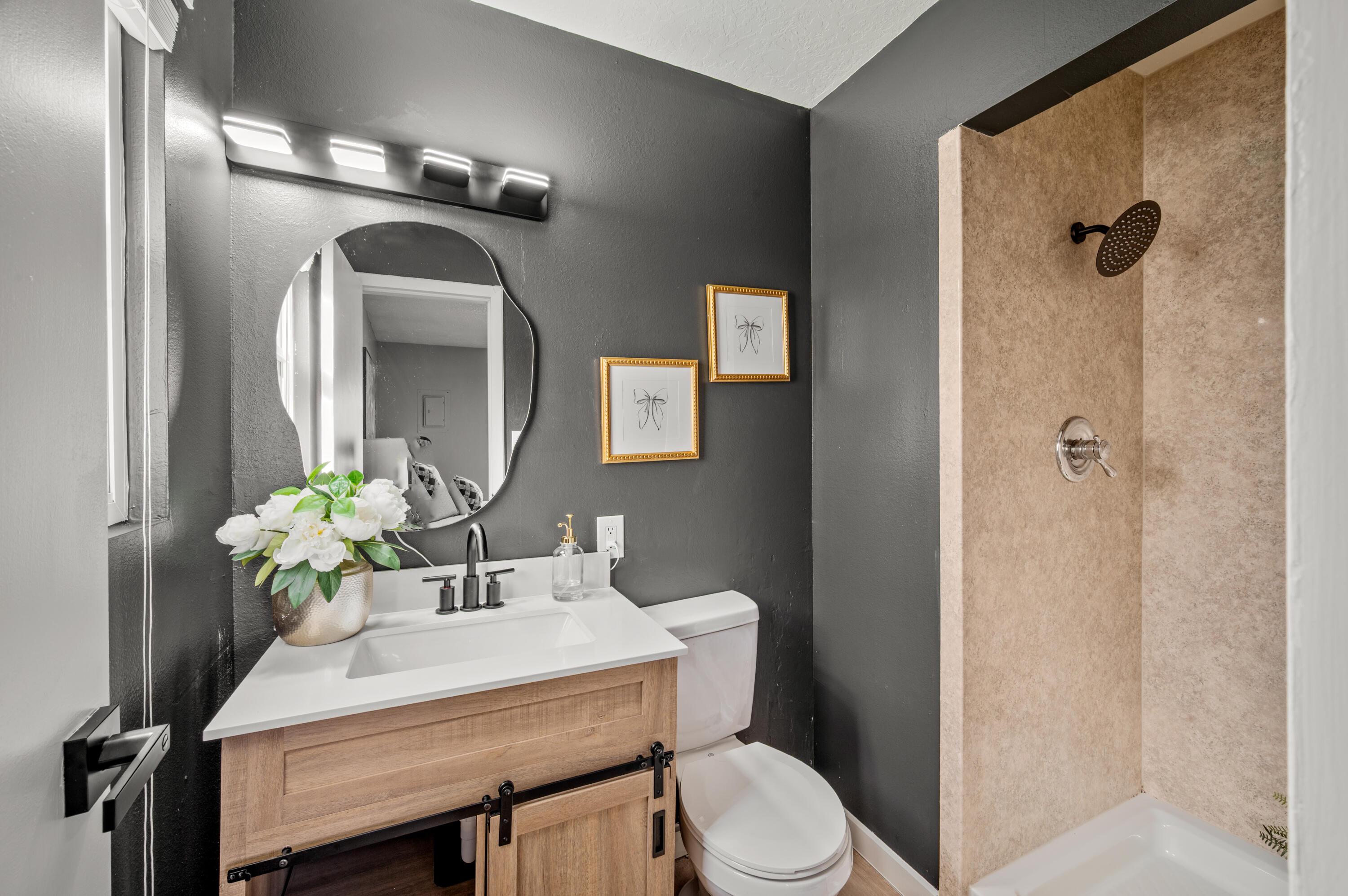 232 Shirley Street NE