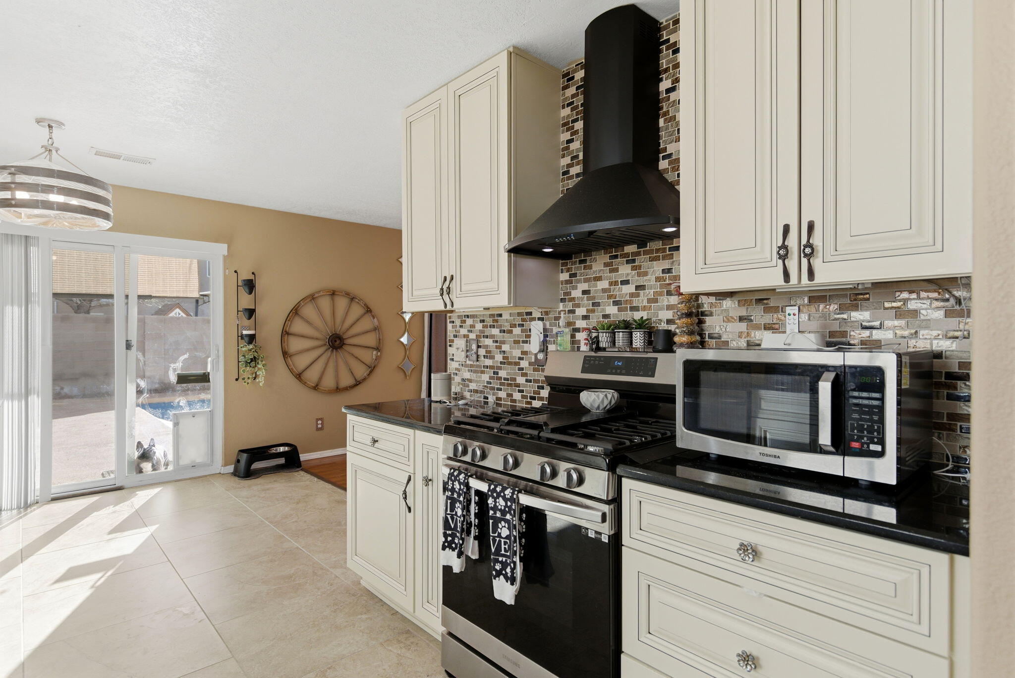 1500 Villa Del Valle NE