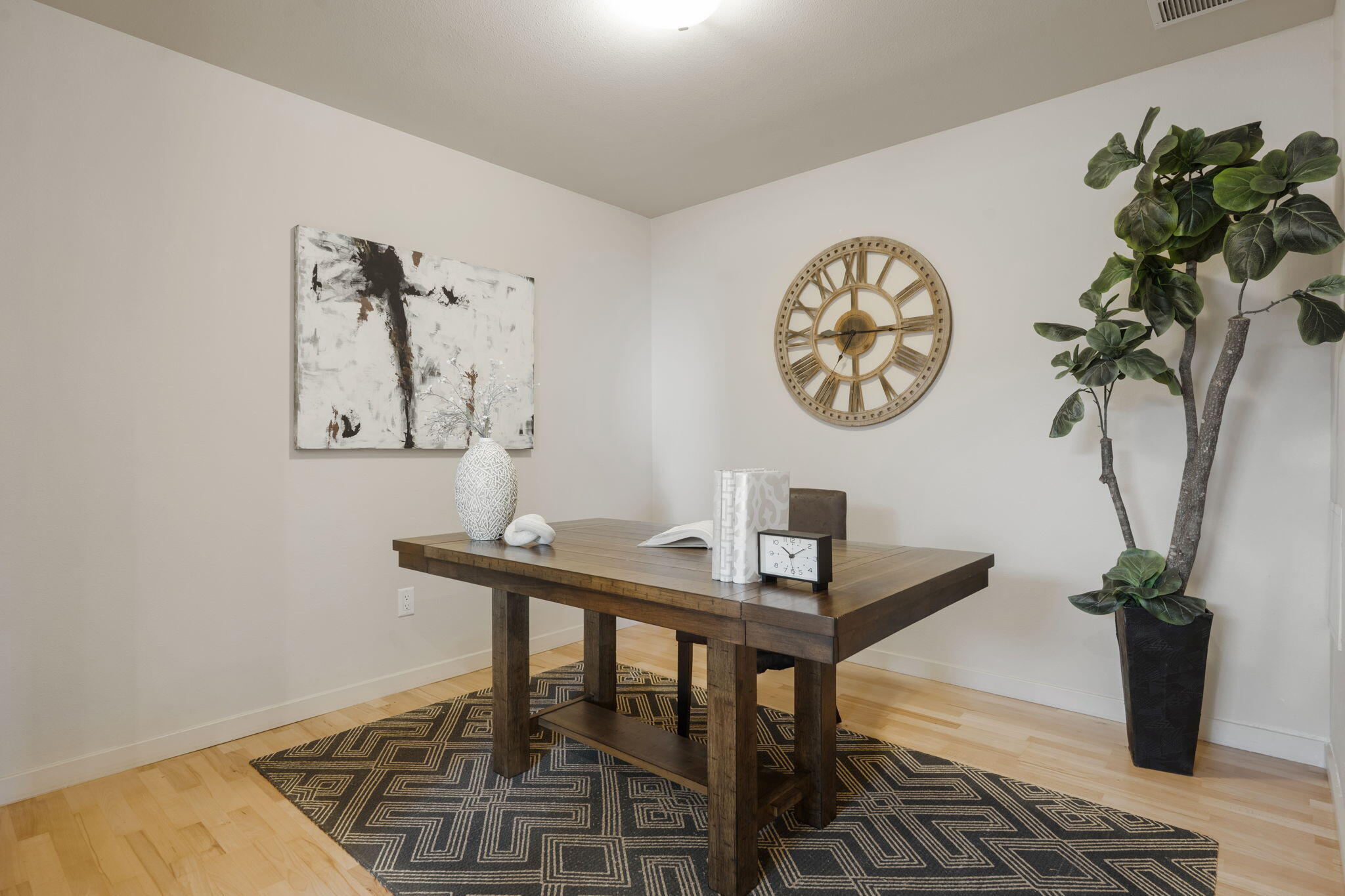 216 Aliso Drive SE