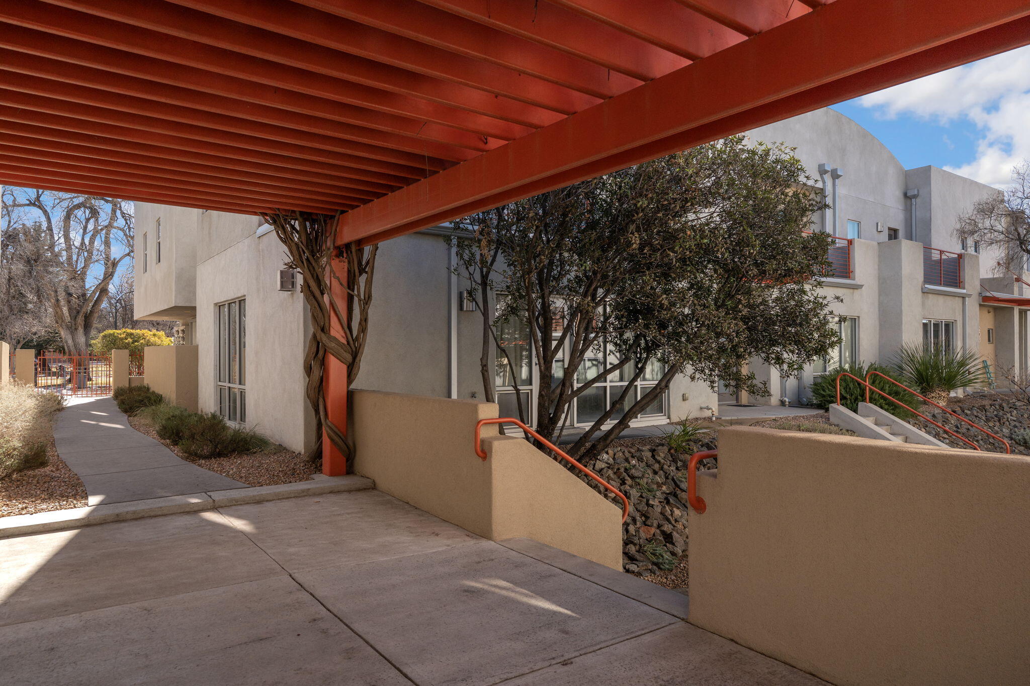 216 Aliso Drive SE