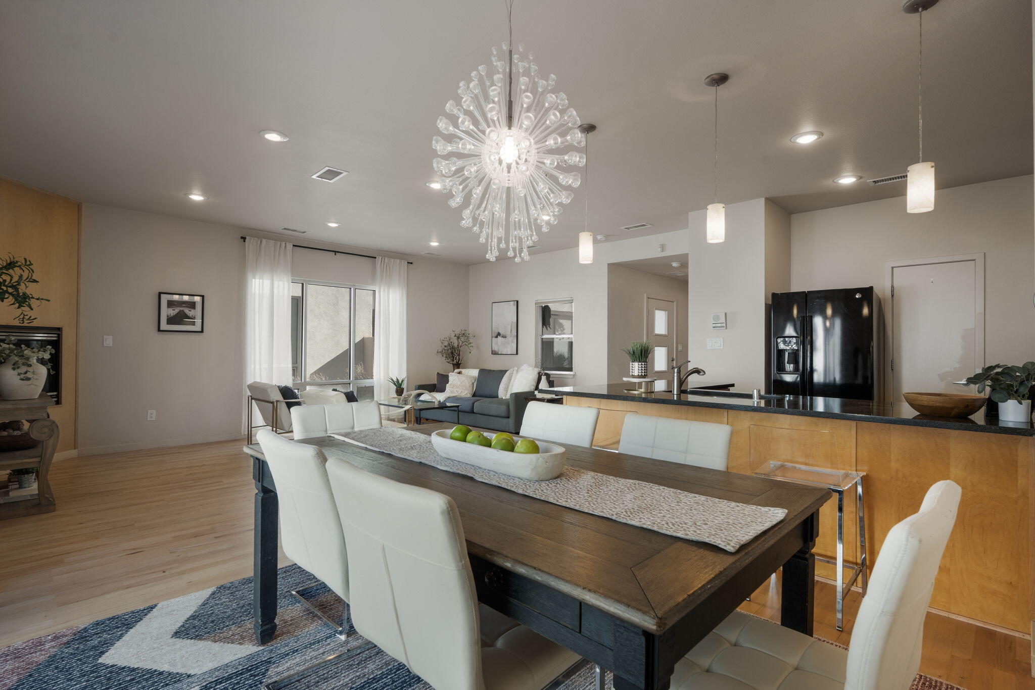 216 Aliso Drive SE