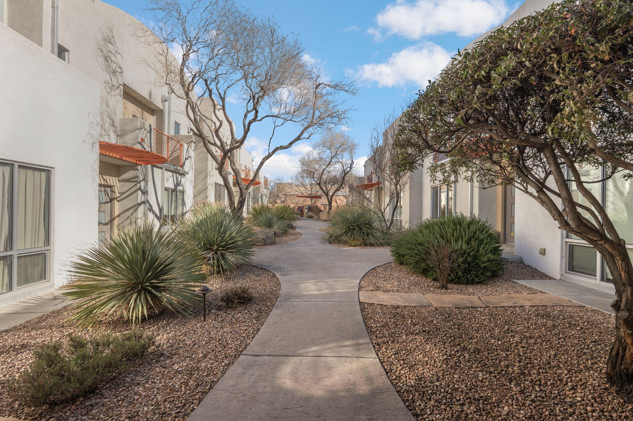 216 Aliso Drive SE