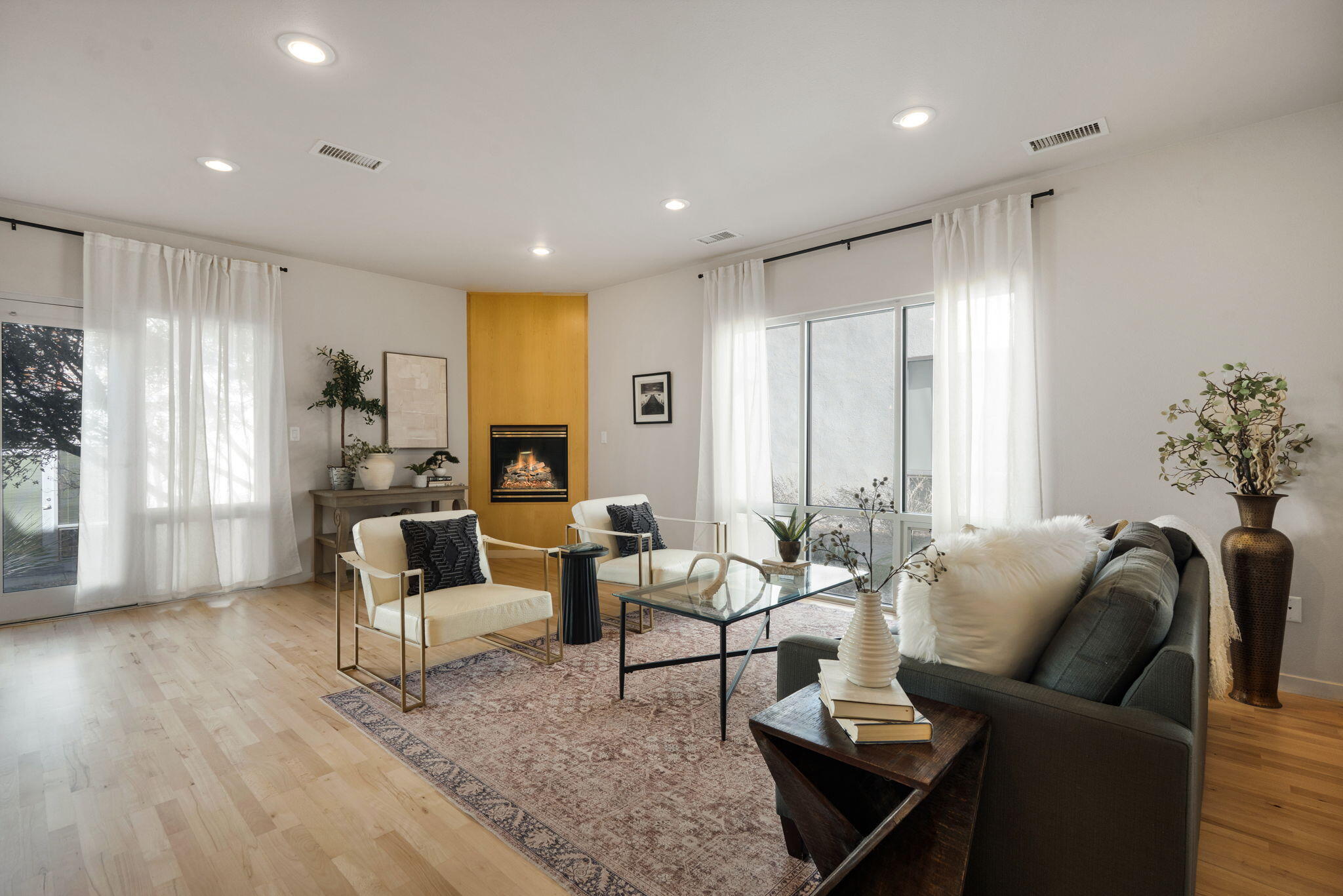 216 Aliso Drive SE
