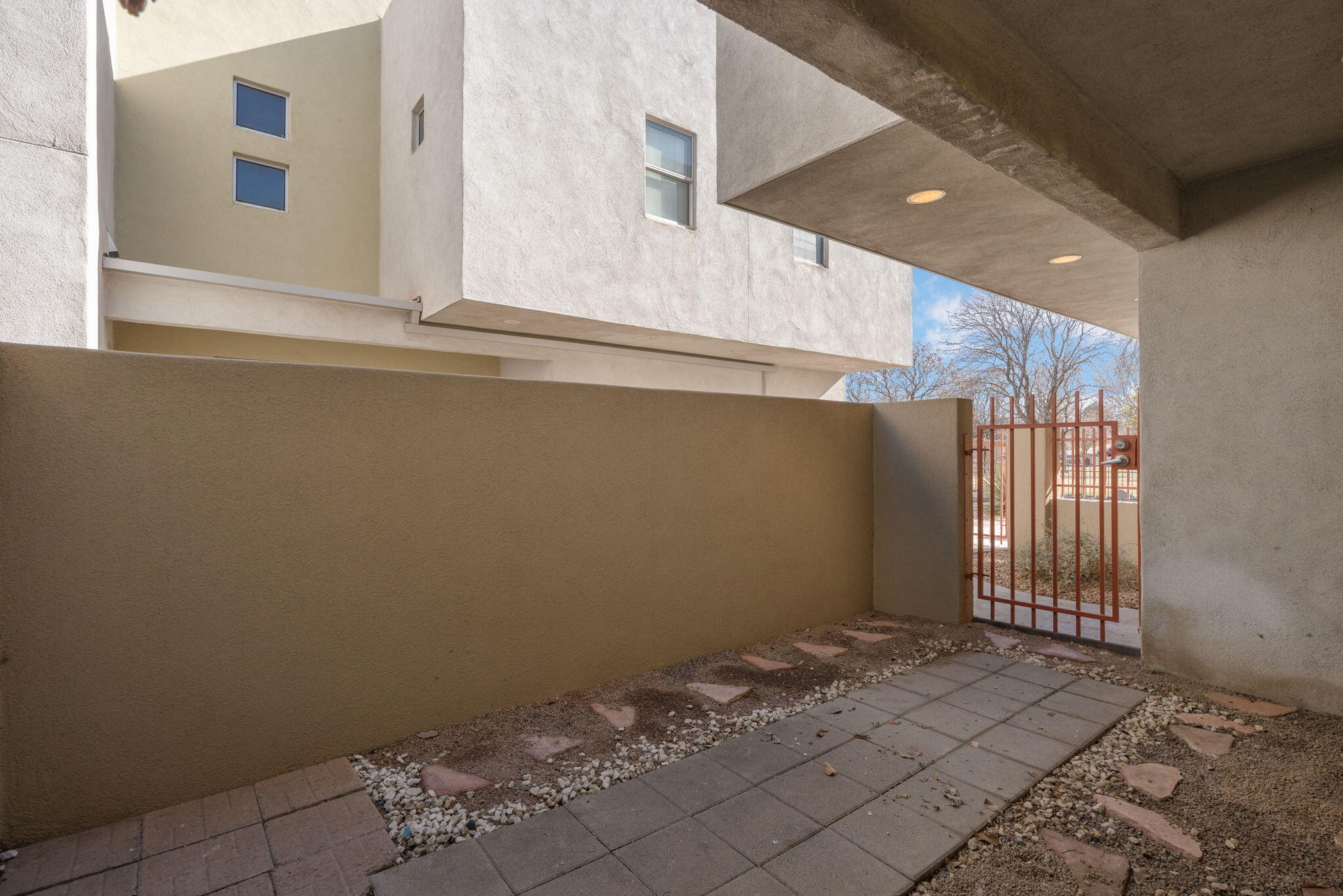 216 Aliso Drive SE