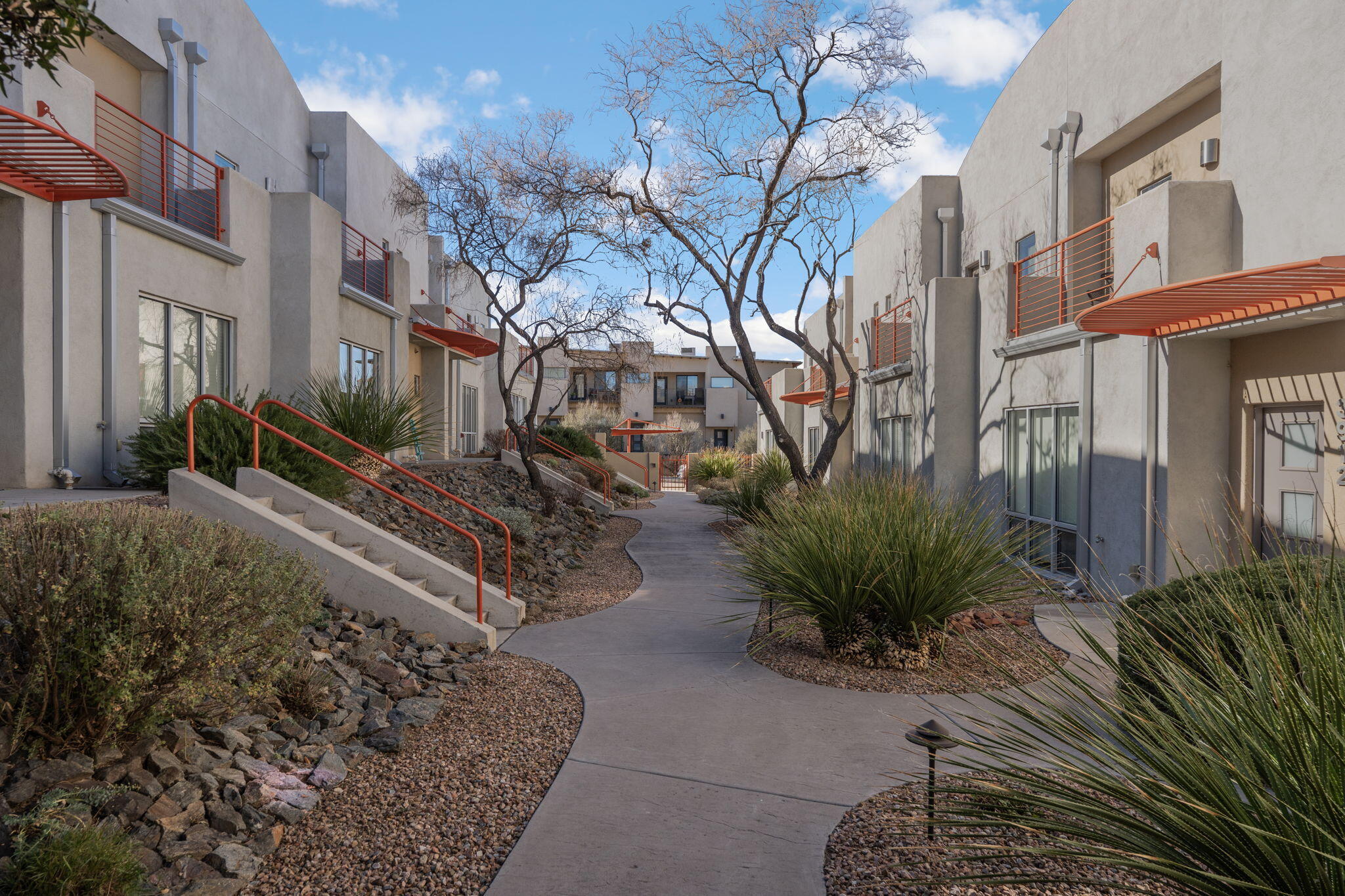 216 Aliso Drive SE