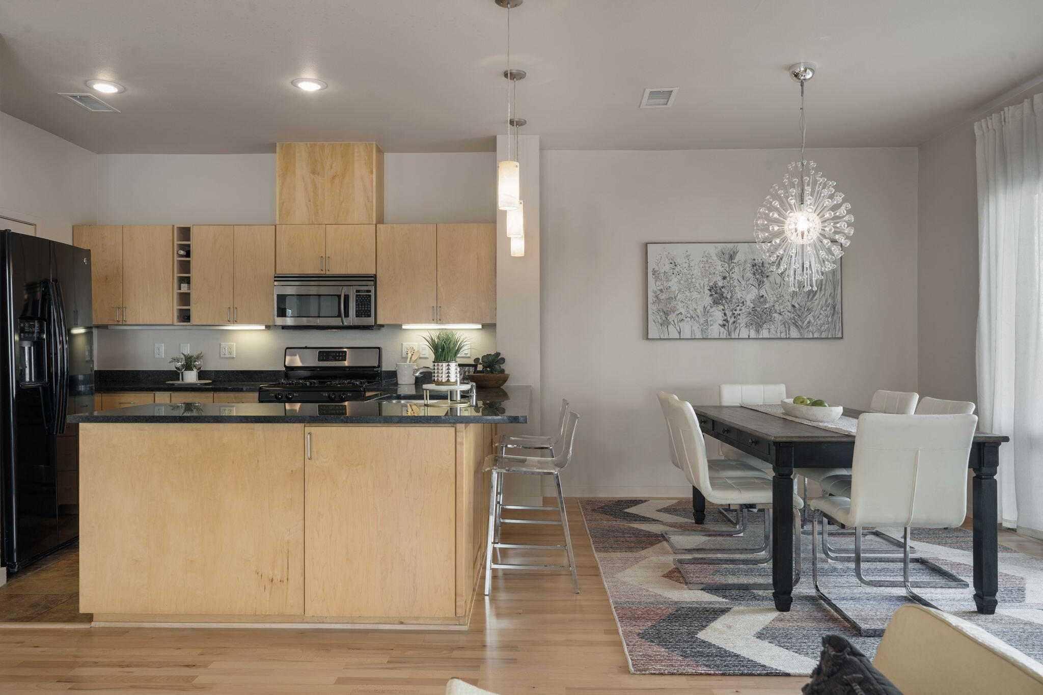 216 Aliso Drive SE