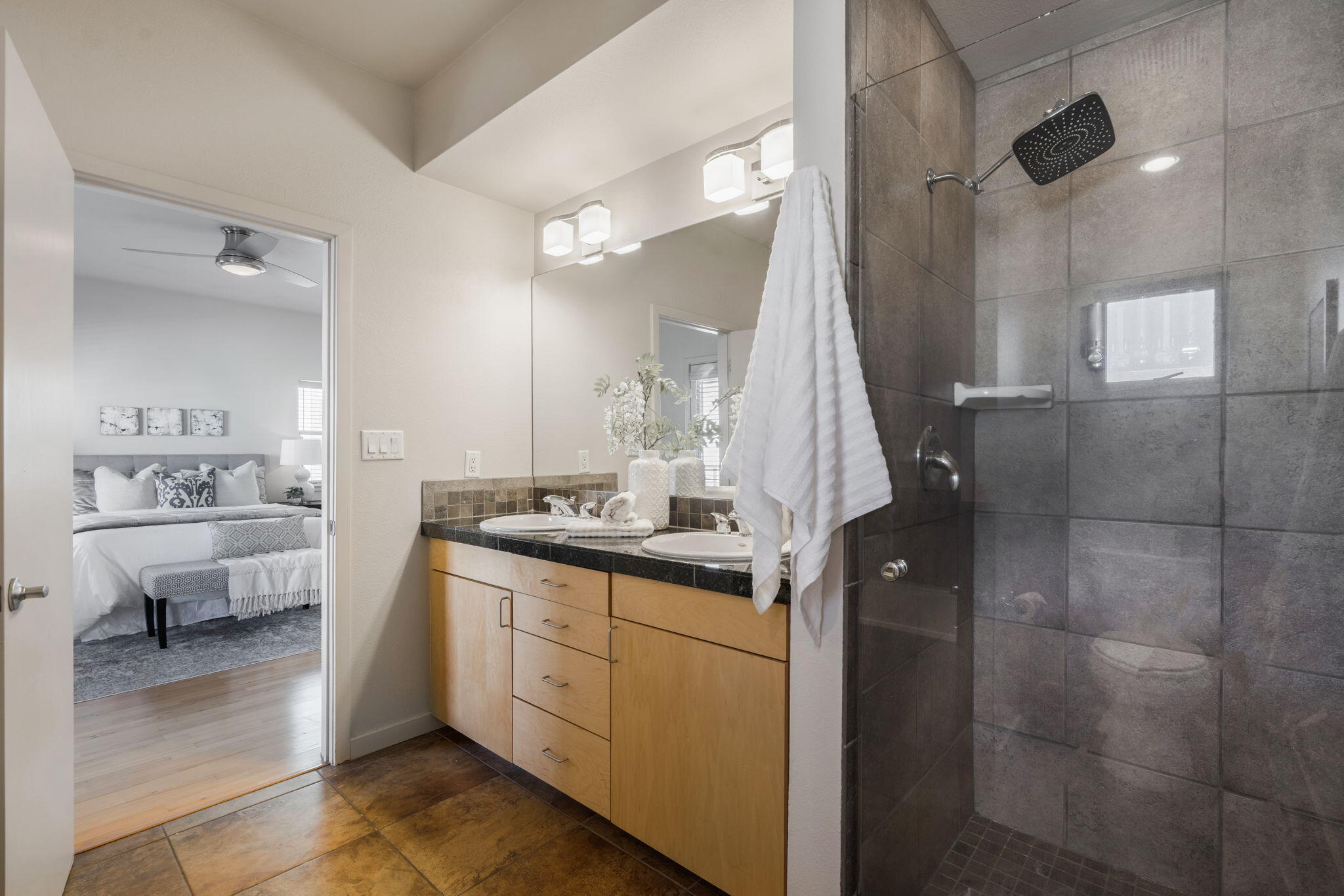 216 Aliso Drive SE