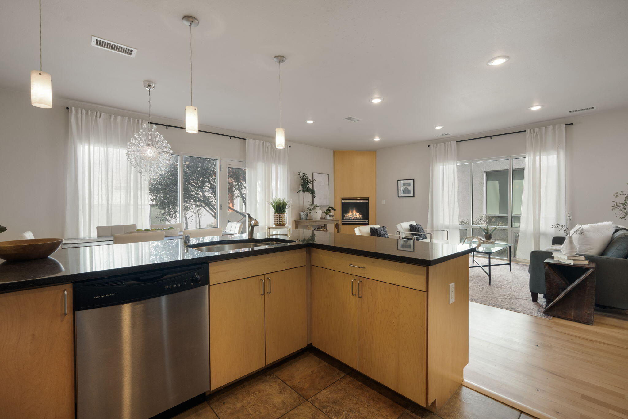 216 Aliso Drive SE