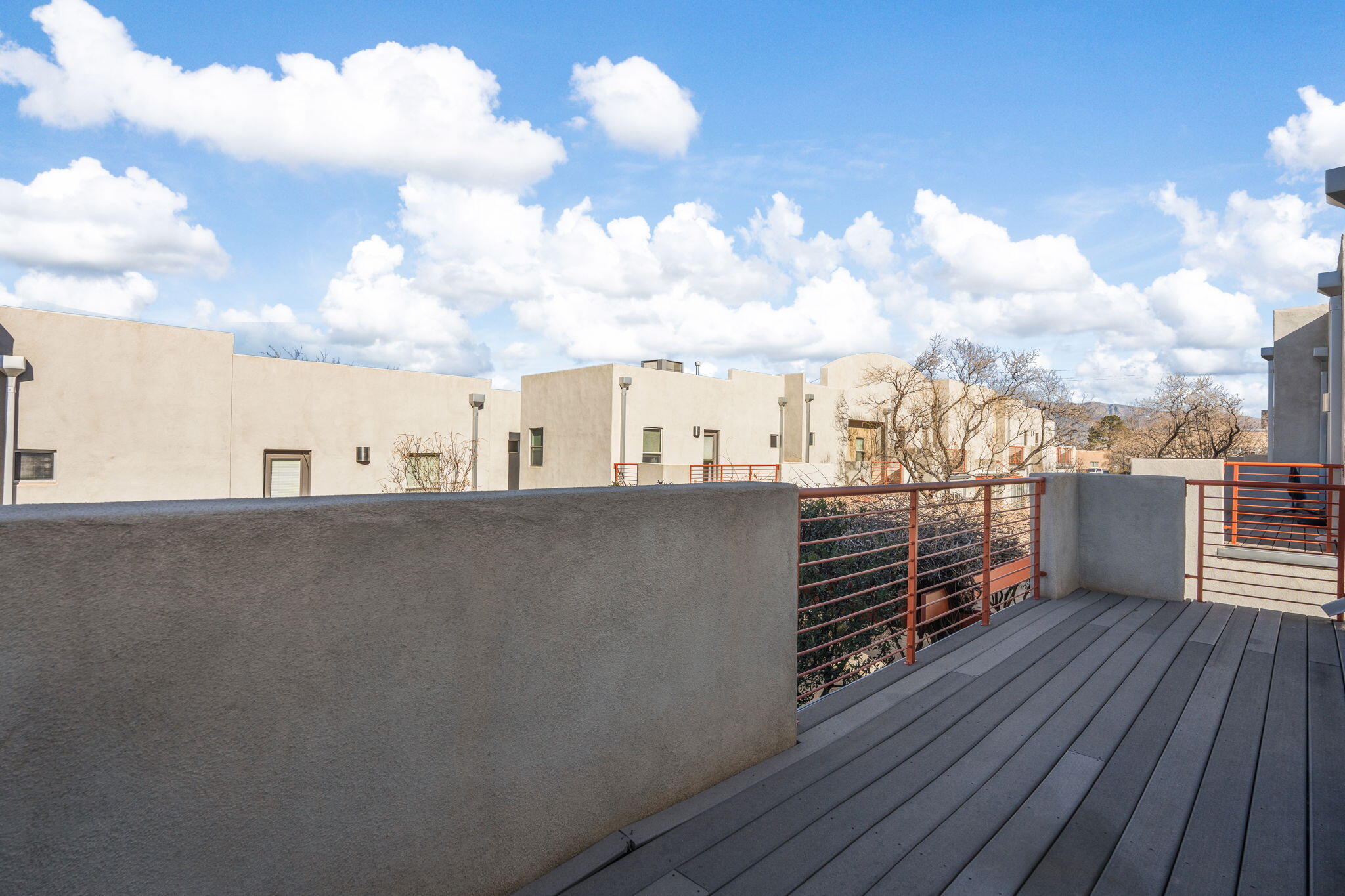216 Aliso Drive SE