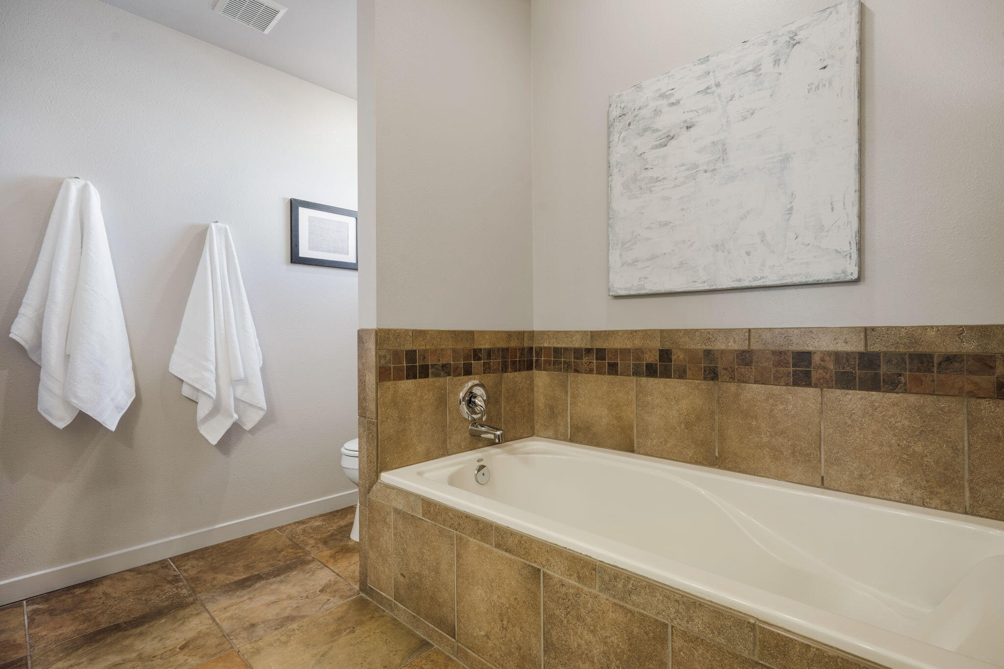 216 Aliso Drive SE