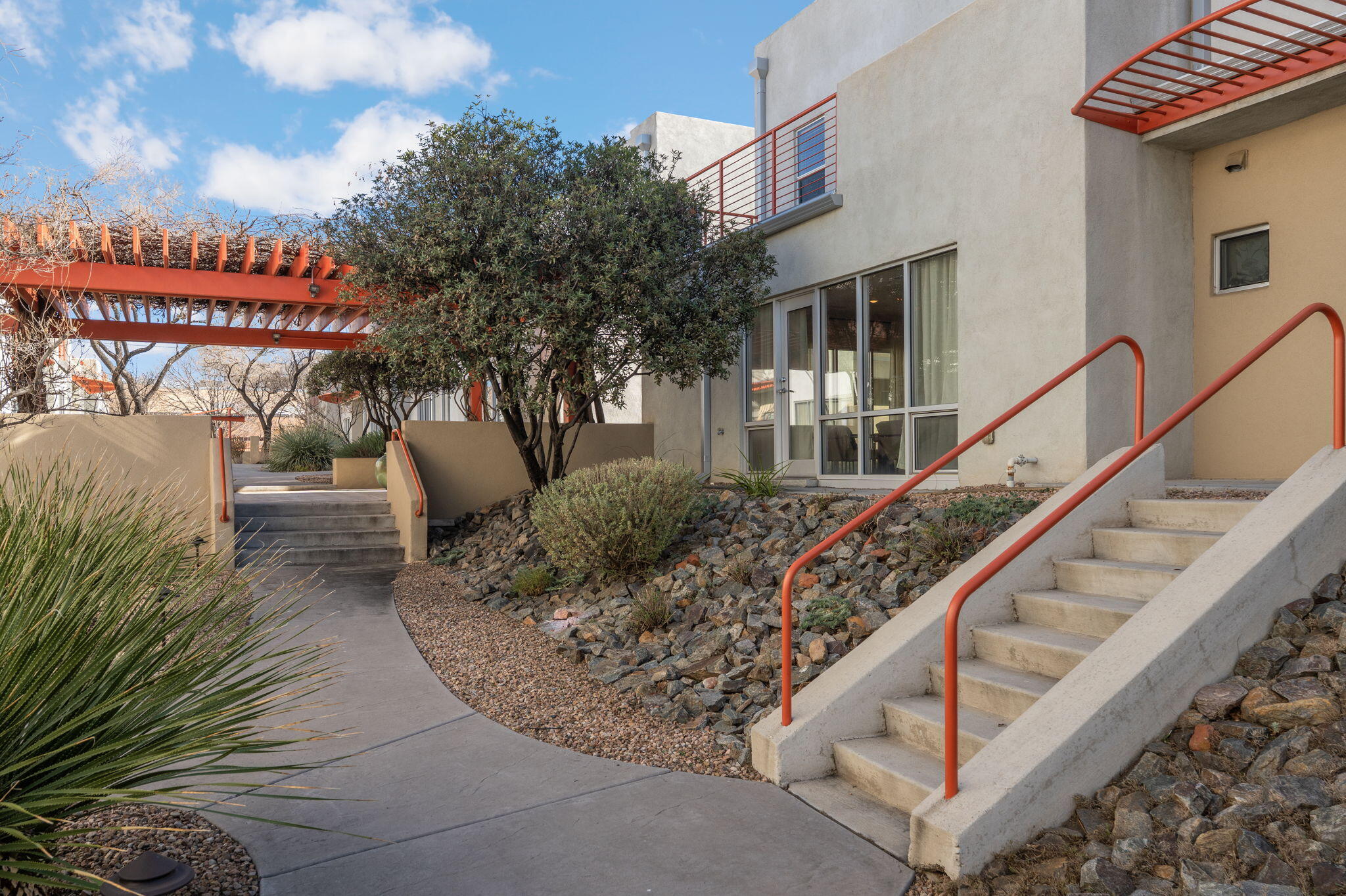 216 Aliso Drive SE