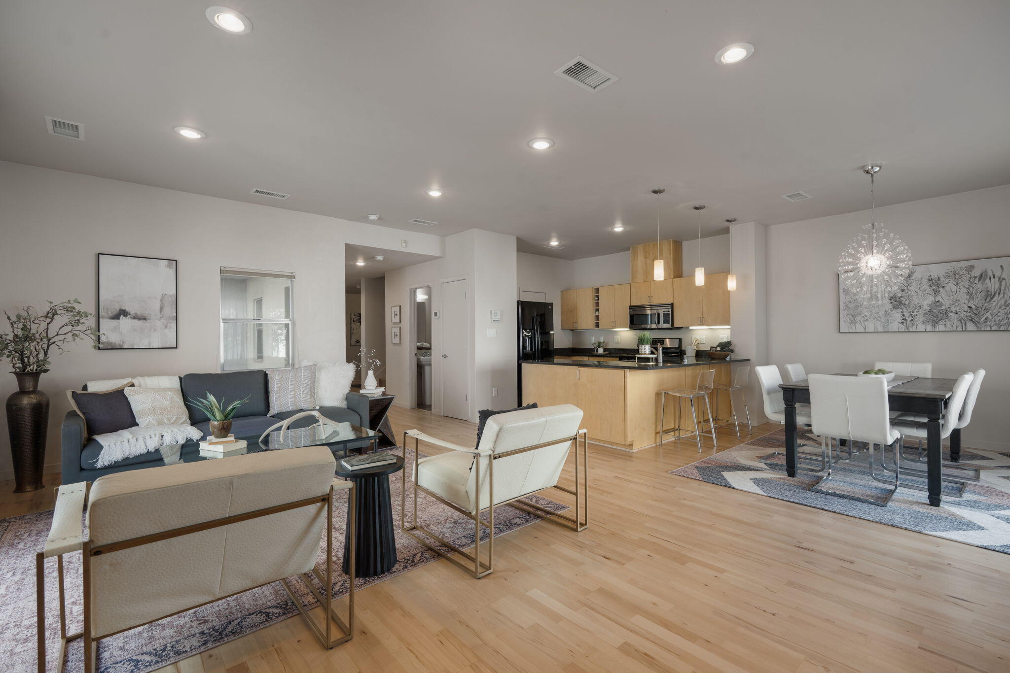 216 Aliso Drive SE