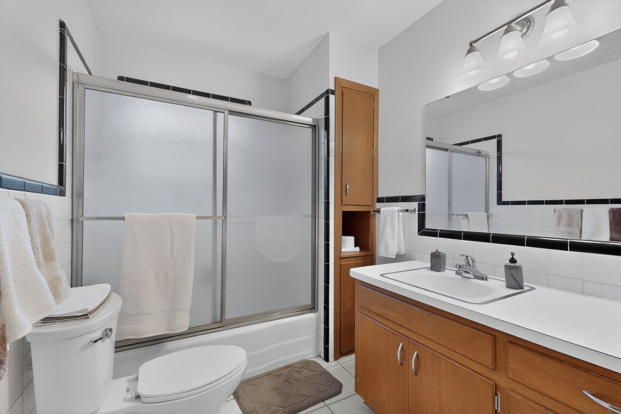 8205 Connecticut Street NE