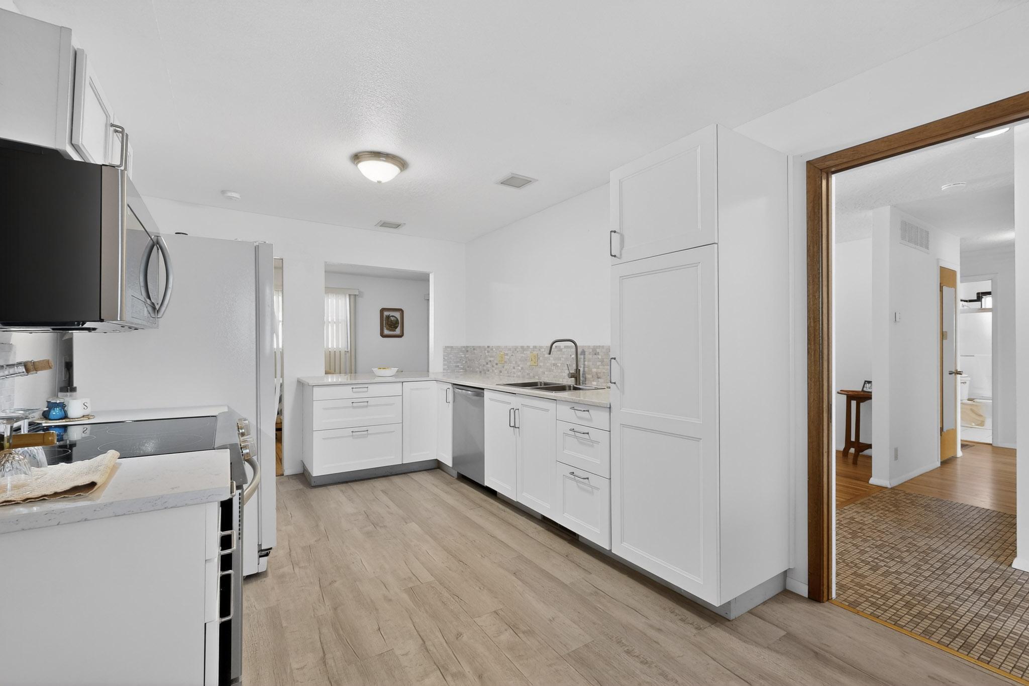 8205 Connecticut Street NE