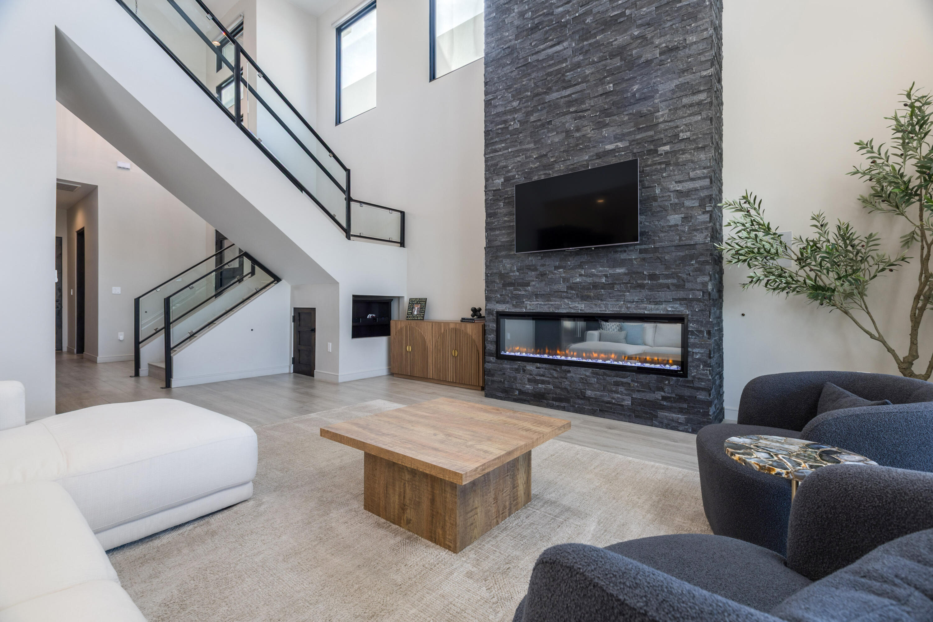 8805 Silver Oak Lane NE