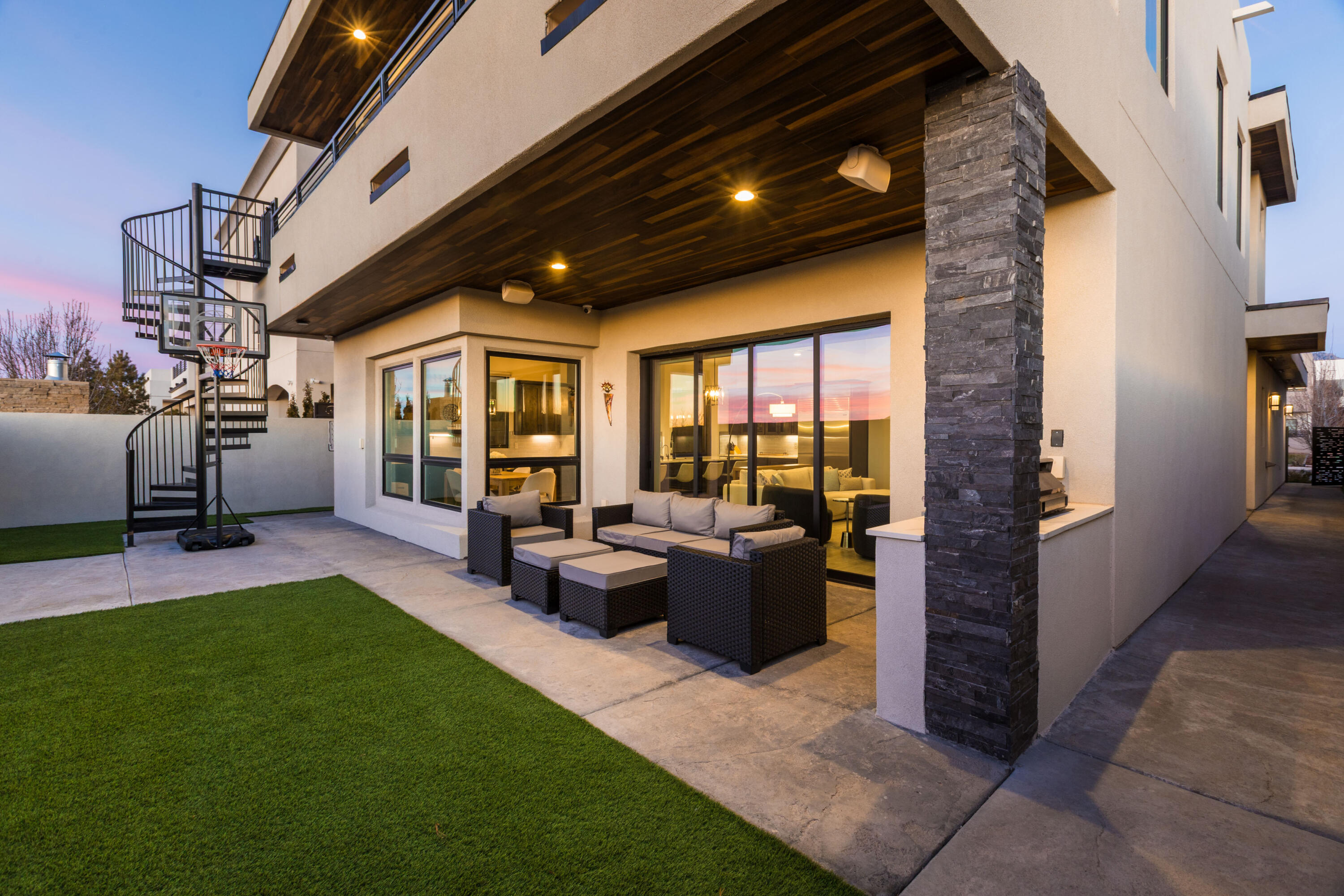 8805 Silver Oak Lane NE