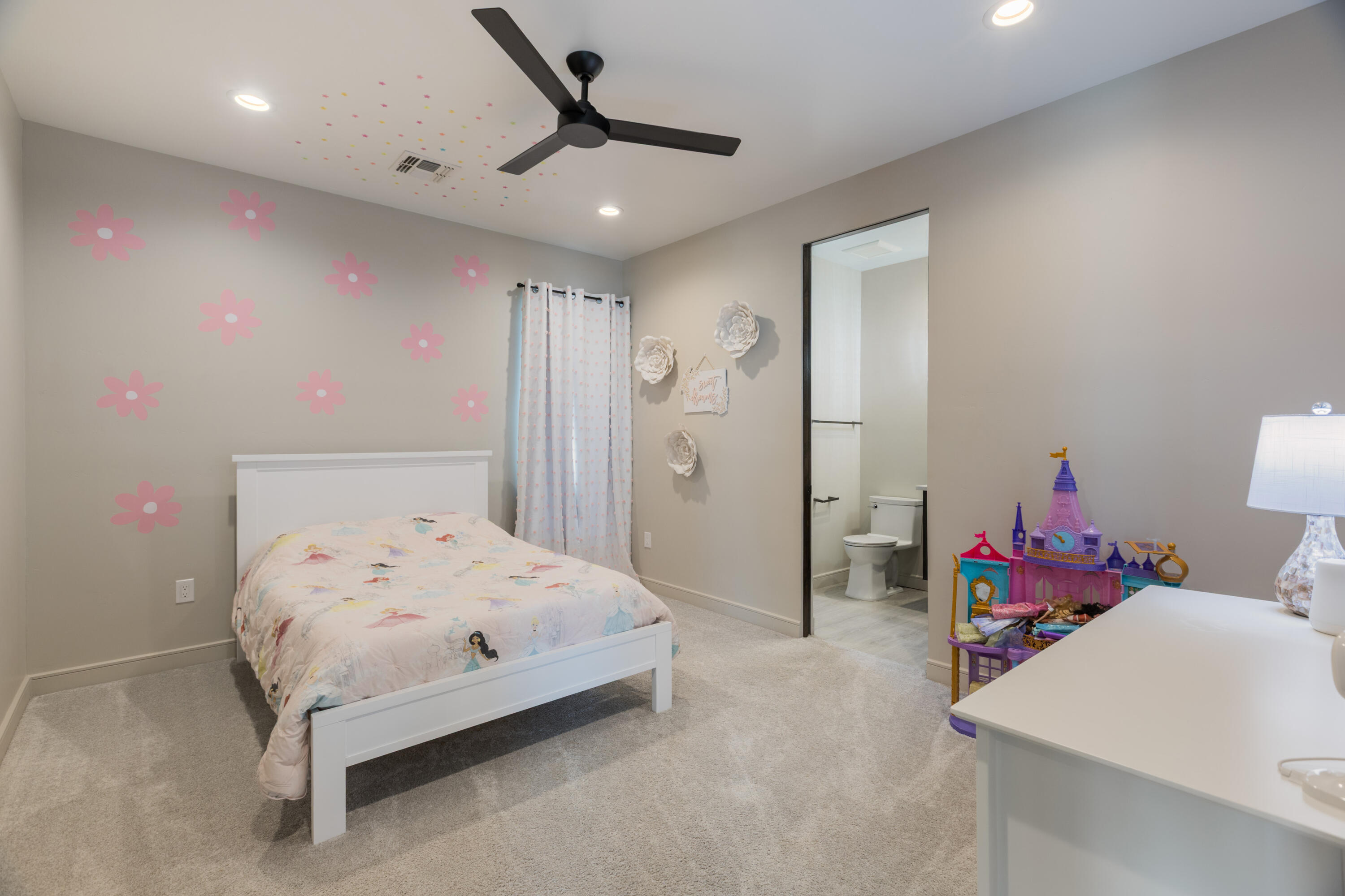 8805 Silver Oak Lane NE